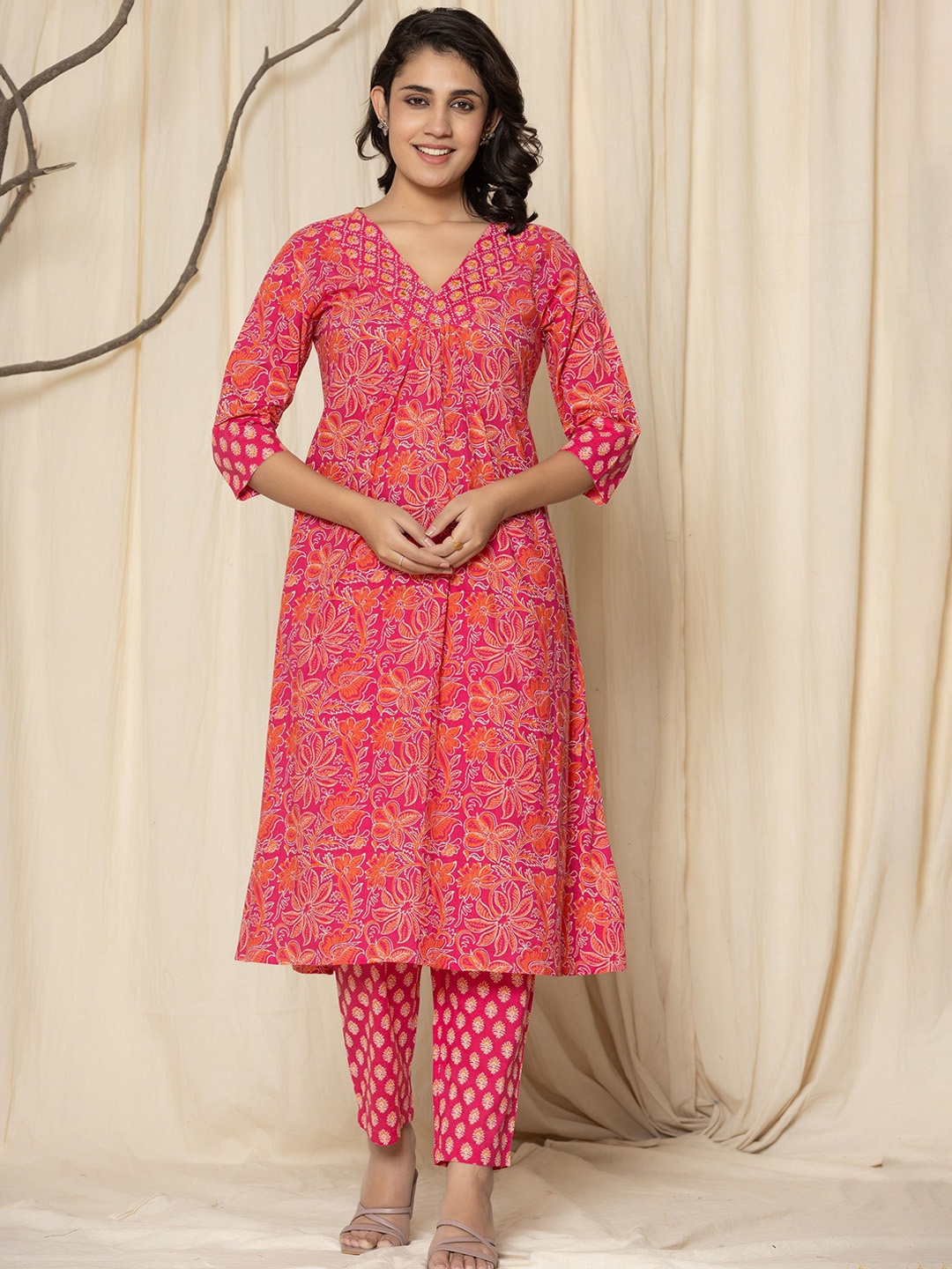 

ALLEN WEAVE Floral Printed Regular Pure Cotton Straight Kurta with Trousers, Red