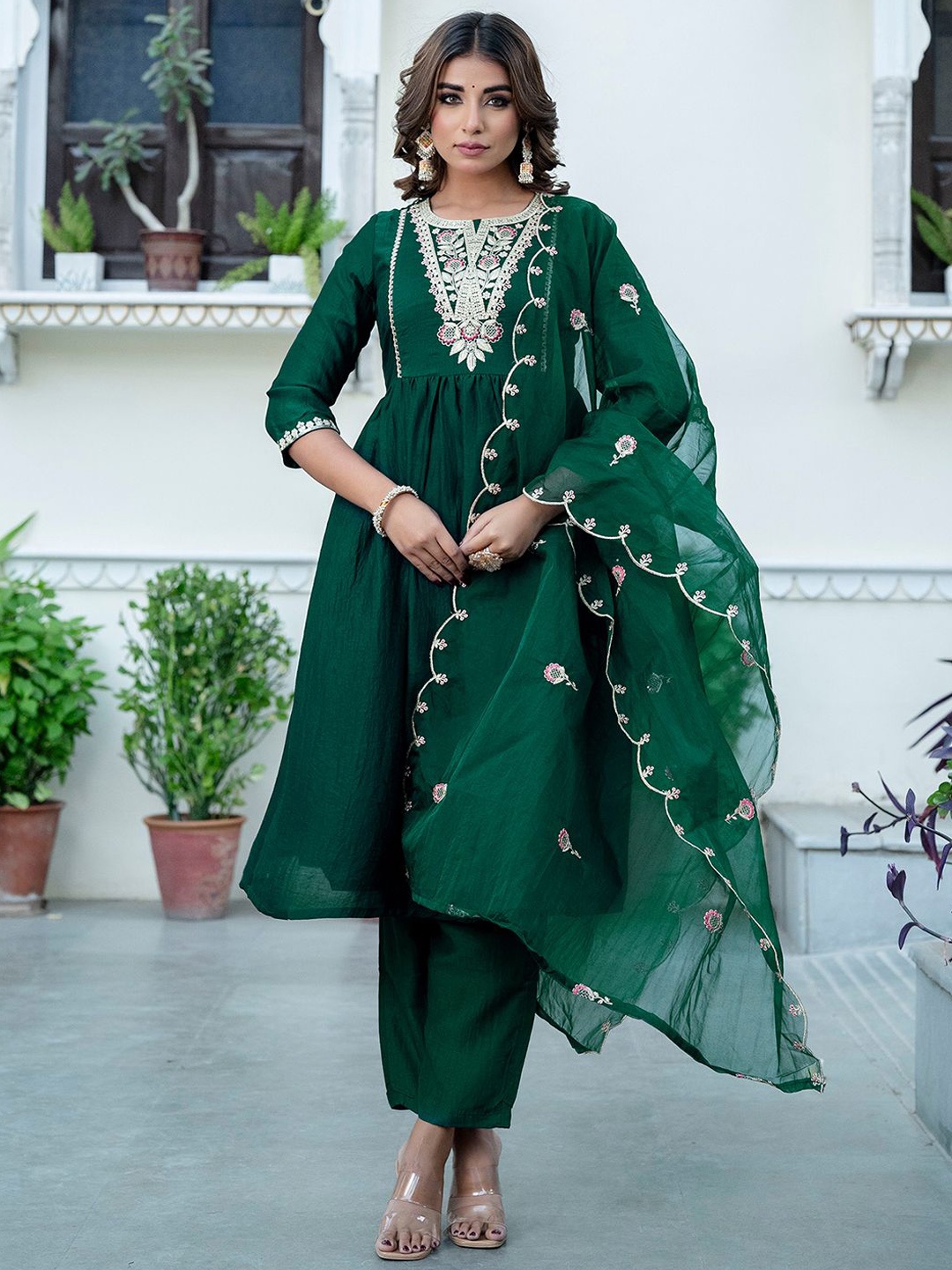 

SKYLEE Women Ethnic Motifs Yoke Design Regular Sequinned Kurta with Trousers & With Dupatta, Green