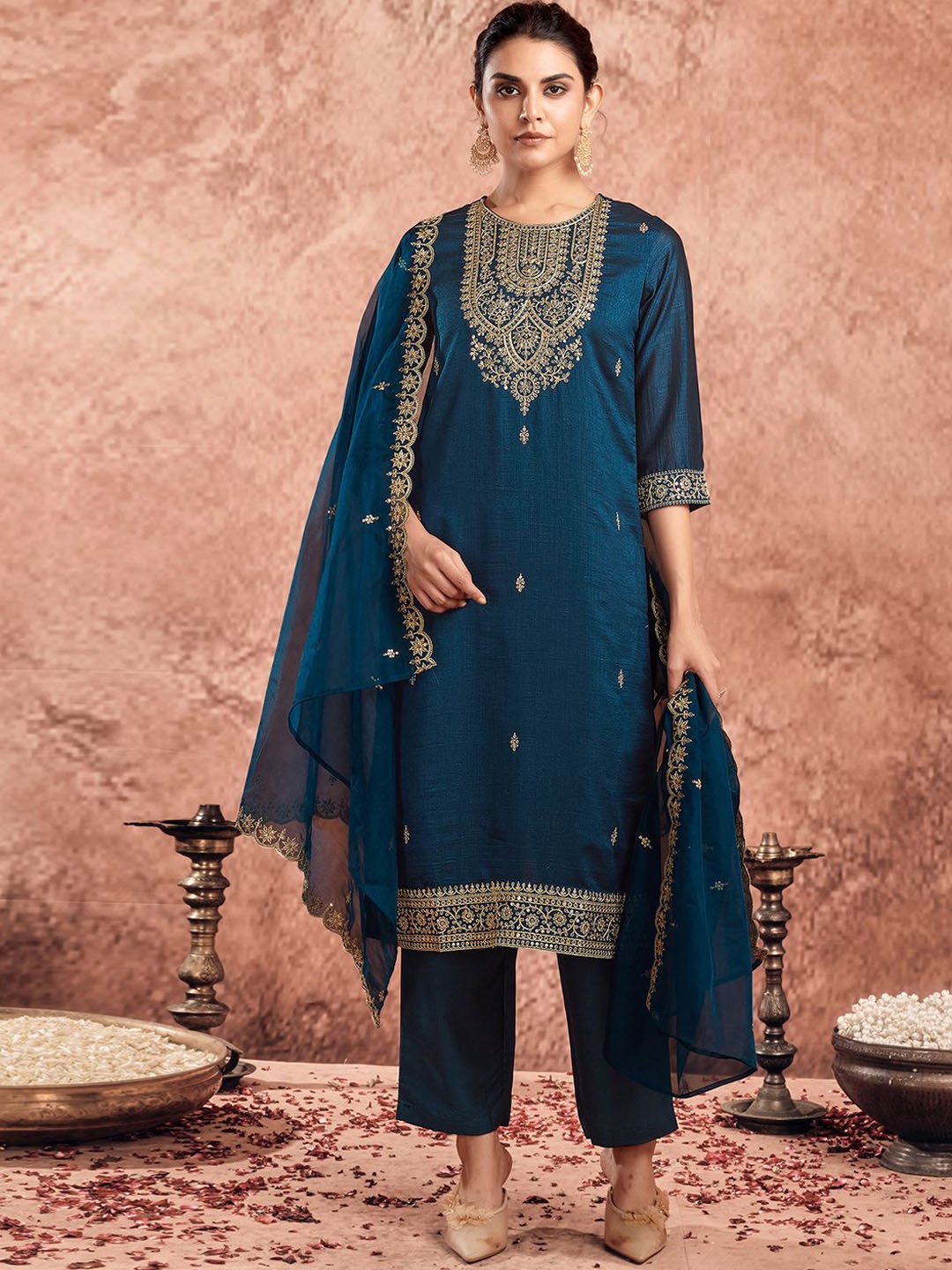 

SKYLEE Women Ethnic Motifs Embroidered Regular Thread Work Kurta with Trousers & With Dupatta, Blue