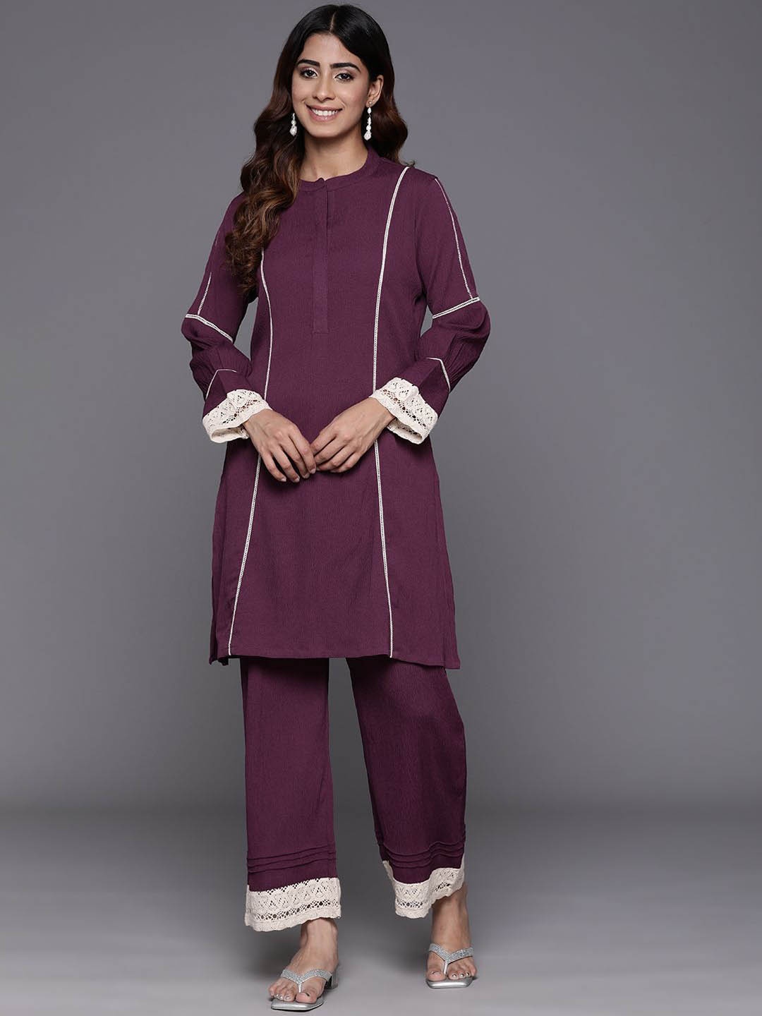

Varanga Violet Textured Mandarin Collar Straight Kurta With Trousers
