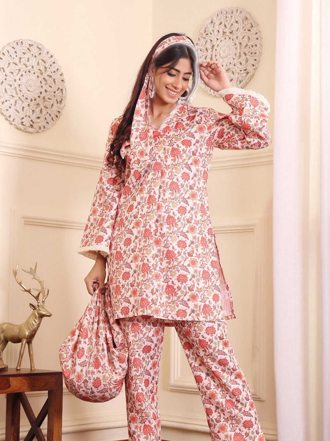 

Varanga Off White Floral Printed V-Neck Flared Sleeves Straight Kurta With Trousers