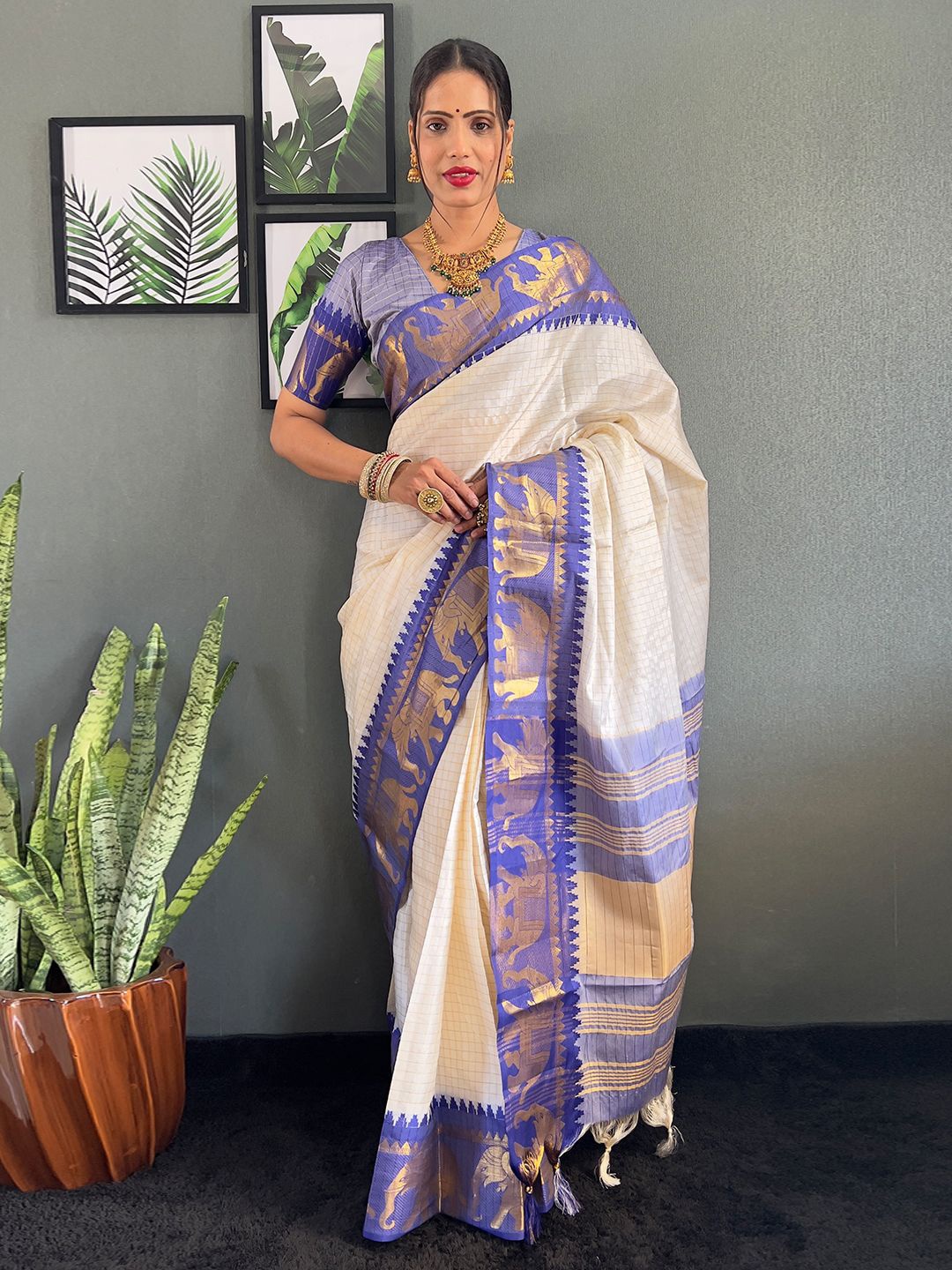 

Panzora Checked Zari Silk Cotton Saree, White