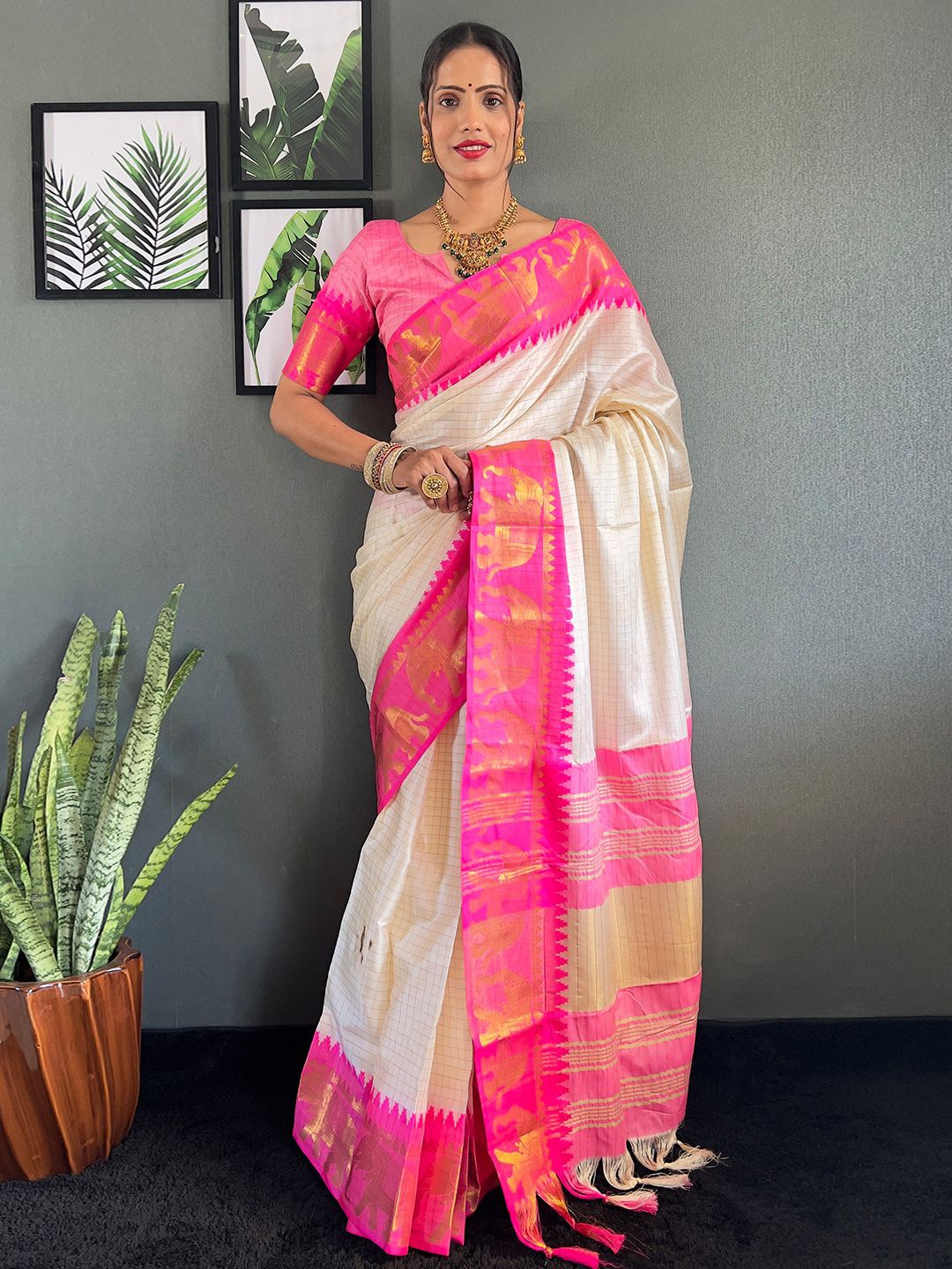 

Panzora Checked Zari Silk Cotton Saree, Cream