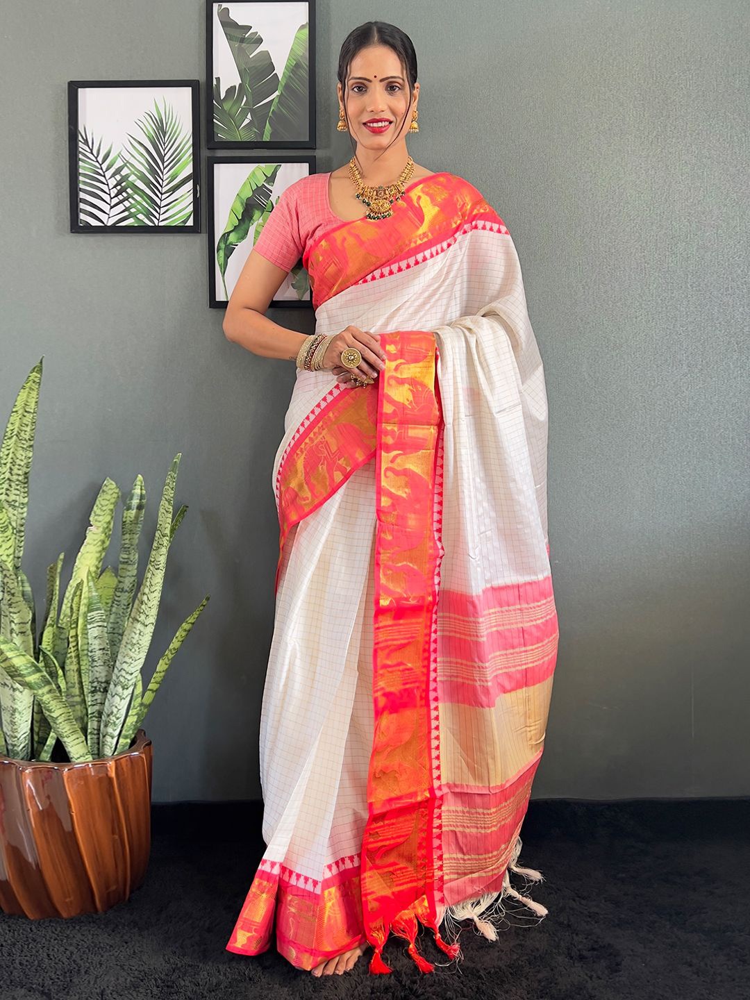 

Panzora Checked Zari Silk Cotton Saree, White