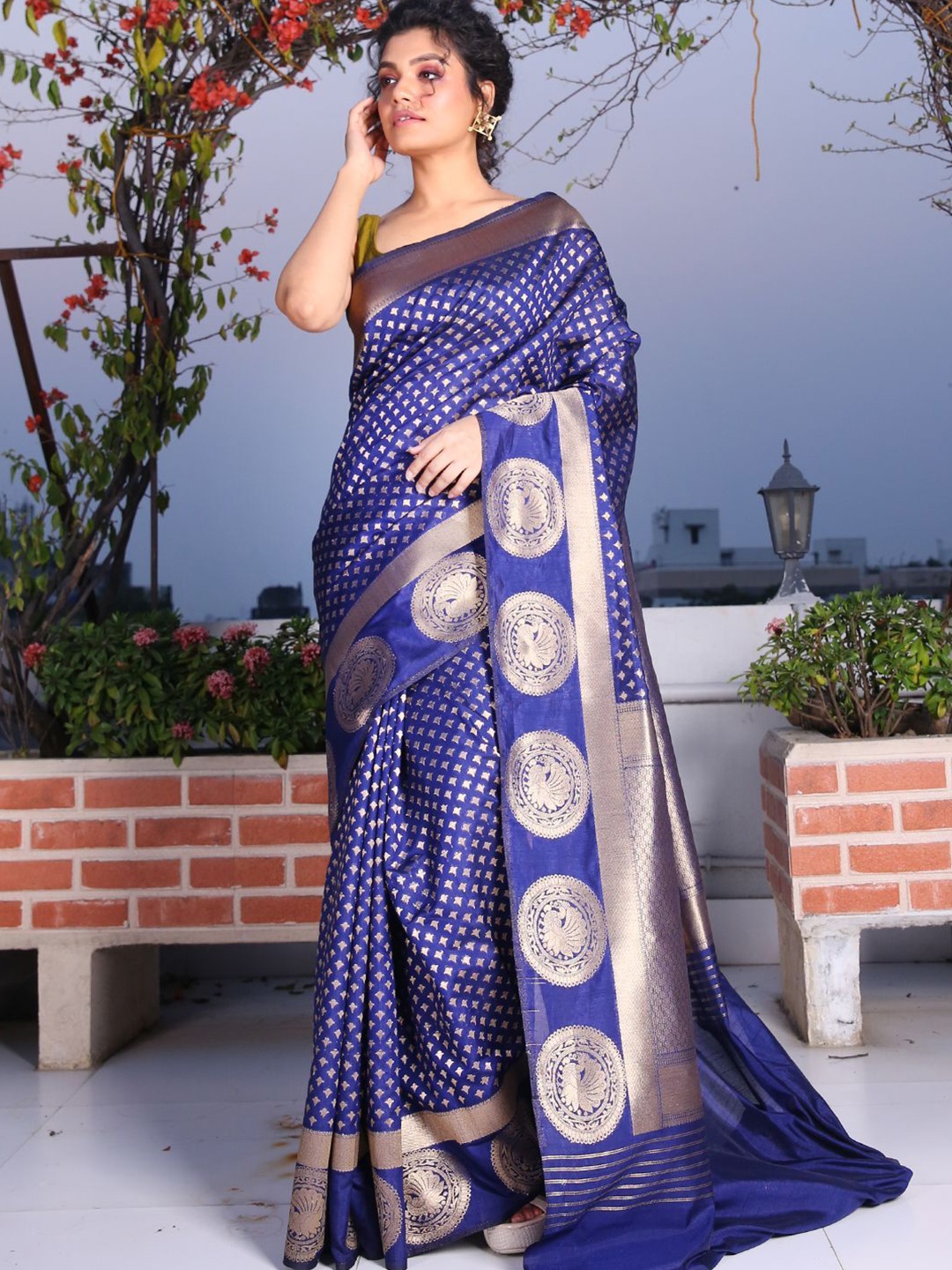 

Charukriti Woven Design Zari Brocade Saree, Navy blue