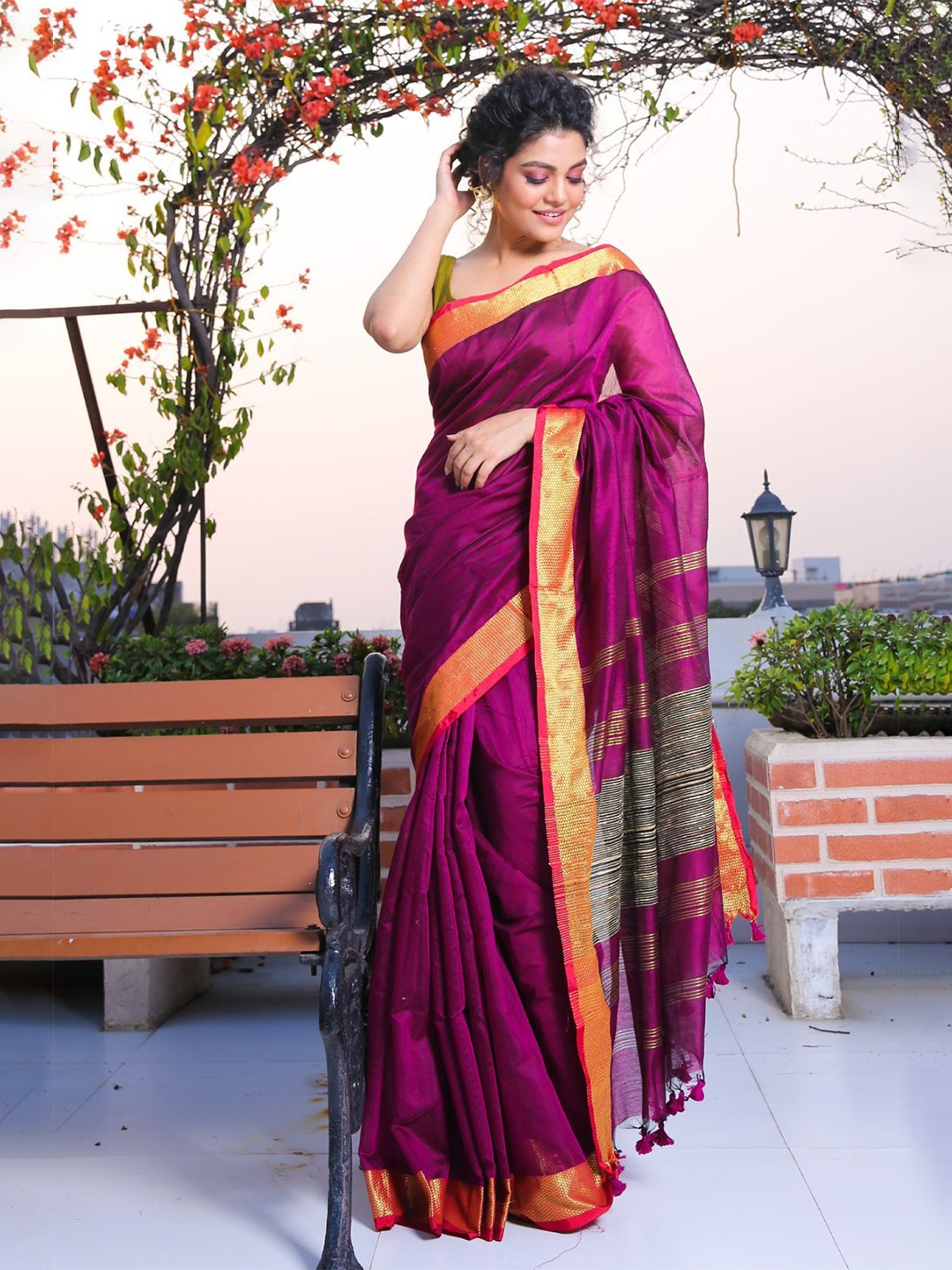 

Charukriti Woven Design Zari Saree, Magenta