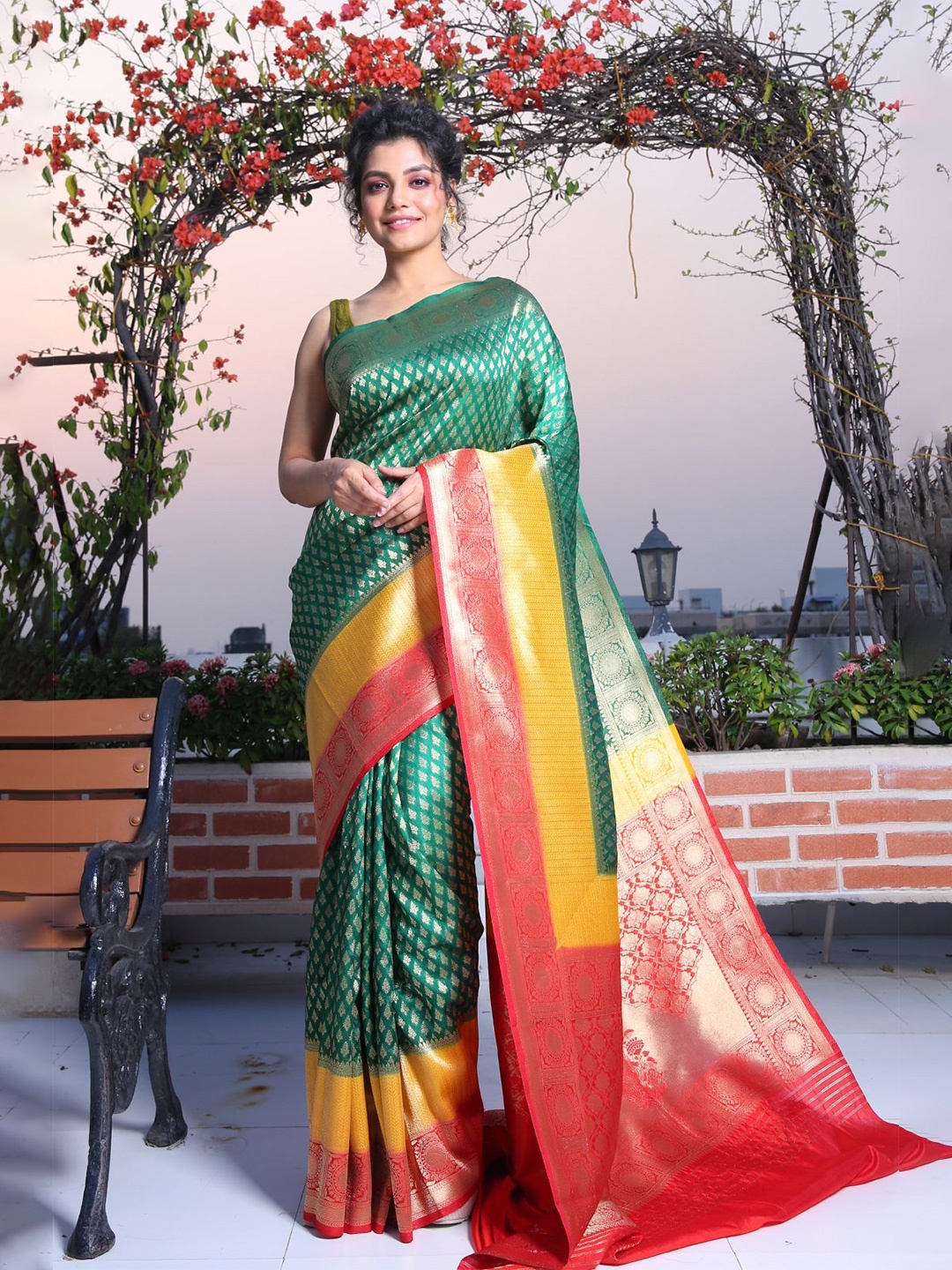 

Charukriti Woven Design Zari Saree, Green