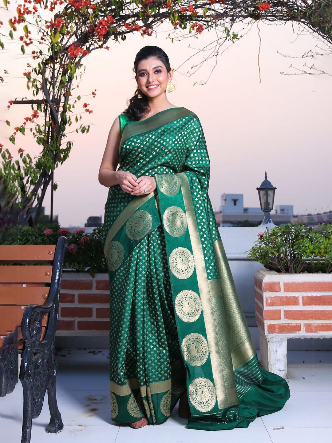 

Charukriti Woven Design Zari Saree, Green