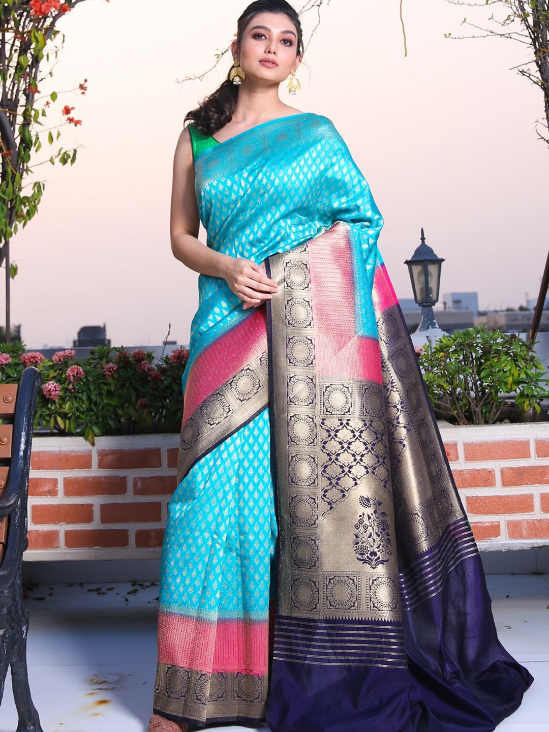 

Charukriti Woven Design Zari Brocade Saree, Sea green
