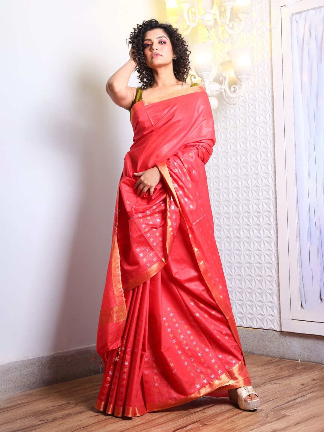 

Charukriti Woven Design Zari Saree, Red