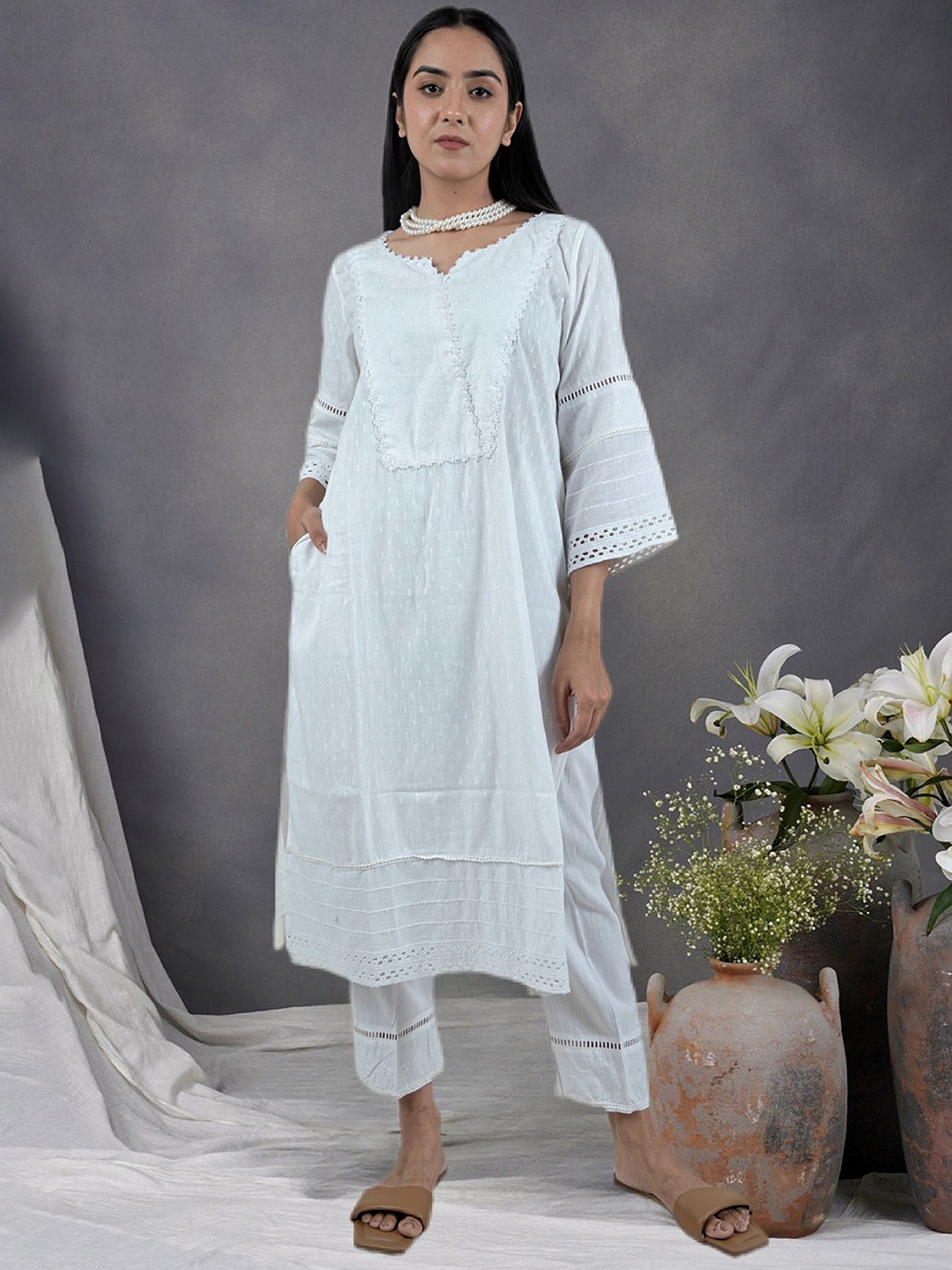 

zuri Self Design Thread Work Notched Round Neck Pure Cotton Straight Kurta with Trousers, White