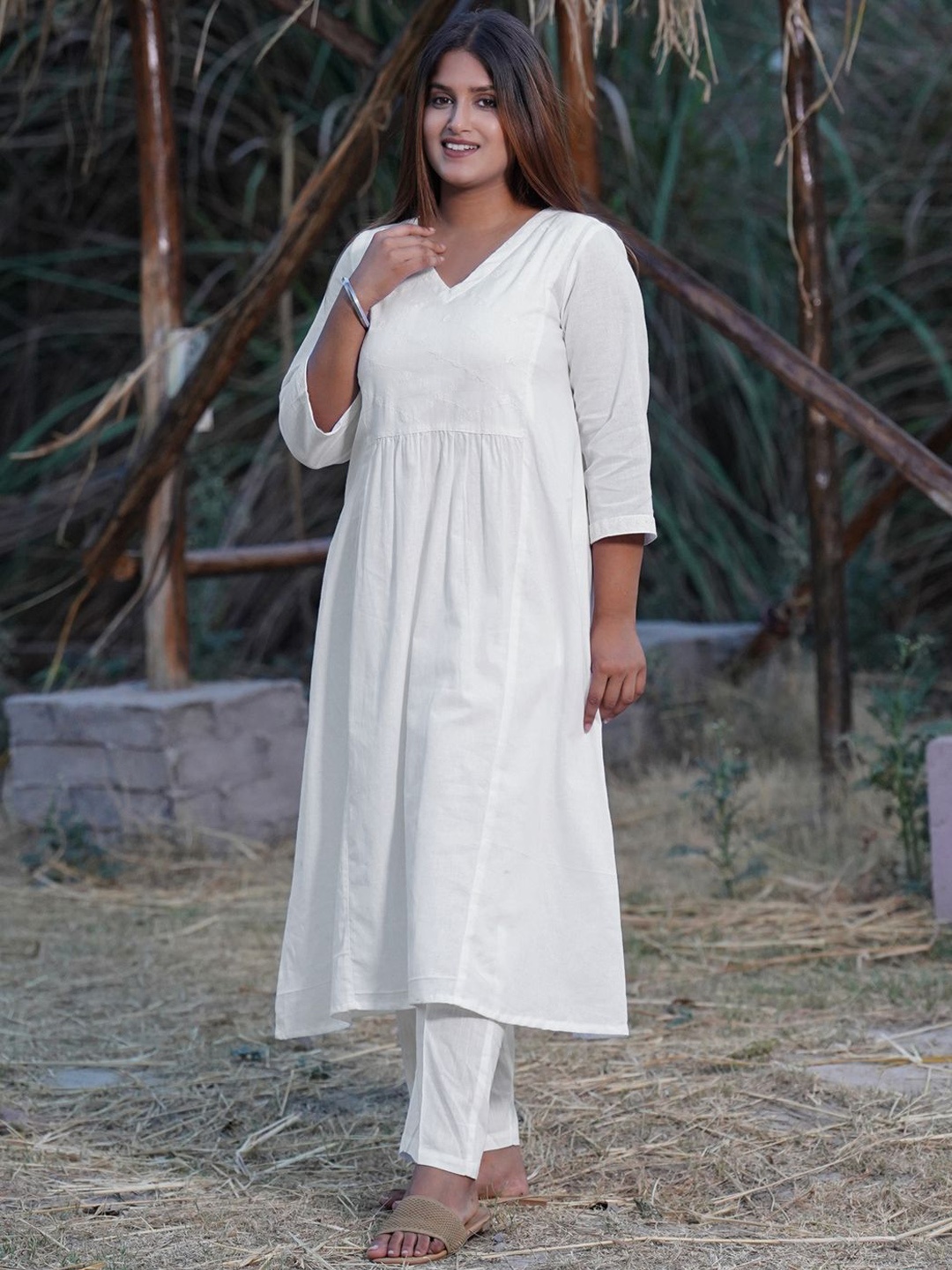 

zuri Floral Embroidered V-Neck Three-Quarter Sleeves Organic Cotton Kurta With Trouser, White