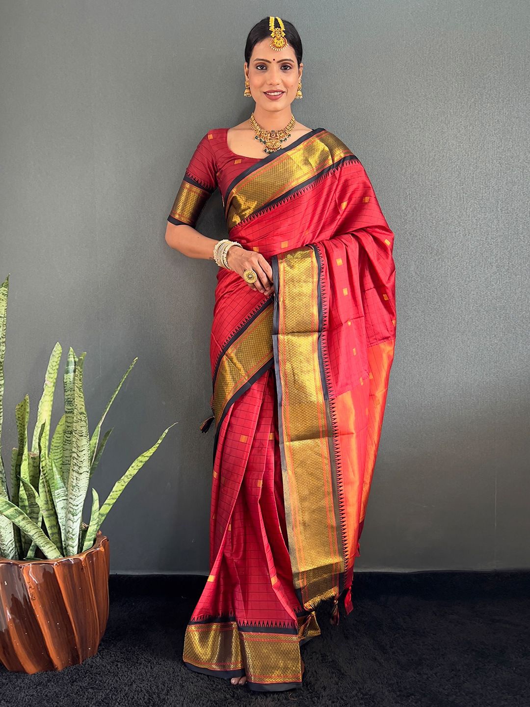 

Panzora Woven Design Zari Checked Saree With Unstitched Blouse Piece, Red