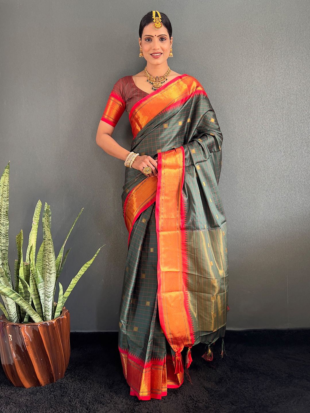 

Panzora Ethnic Design Zari Silk Cotton Saree, Green