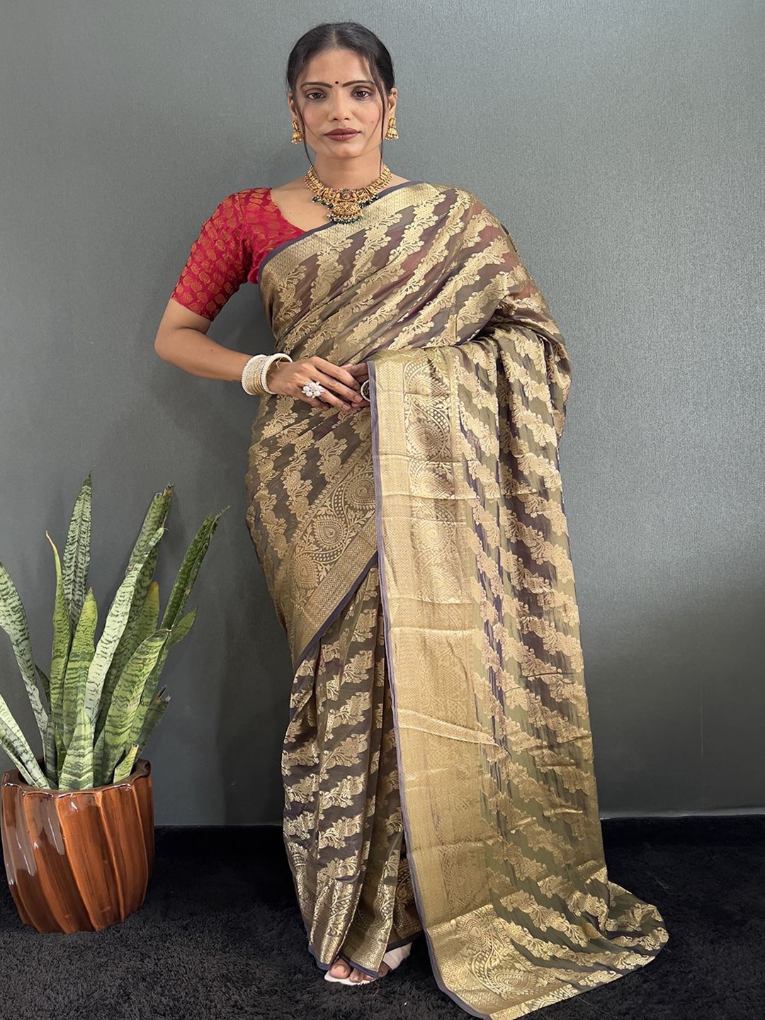 

Panzora Ethnic Motifs Woven Design Zari Saree, Beige