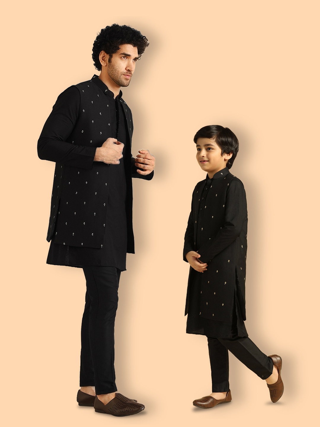 

KISAH Mandarin Collar Straight Kurta with Trousers & Nehru Jacket, Black