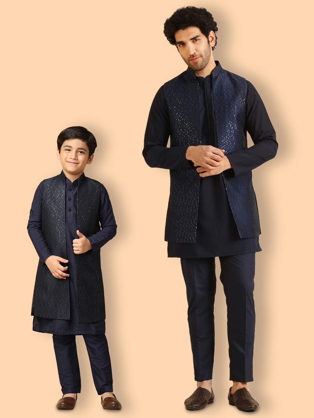 

KISAH Mandarin Collar Indigo Straight Kurta with Trousers & Nehru Jacket, Navy blue