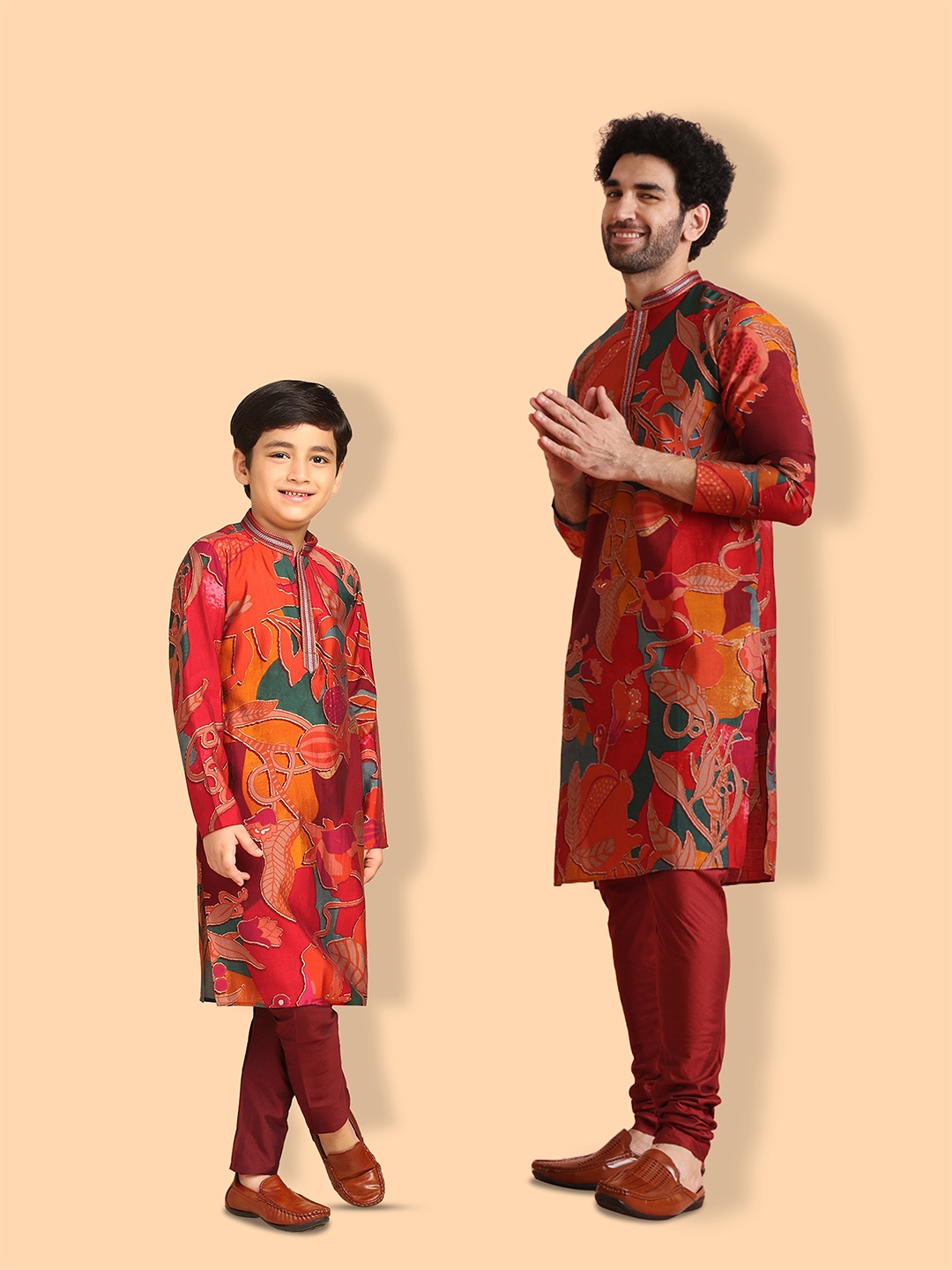 

KISAH Floral Printed Straight Kurta With Churidar, Maroon