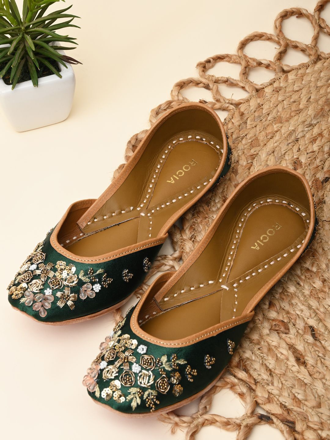 

Rocia Women Ethnic Mojaris Flats, Green