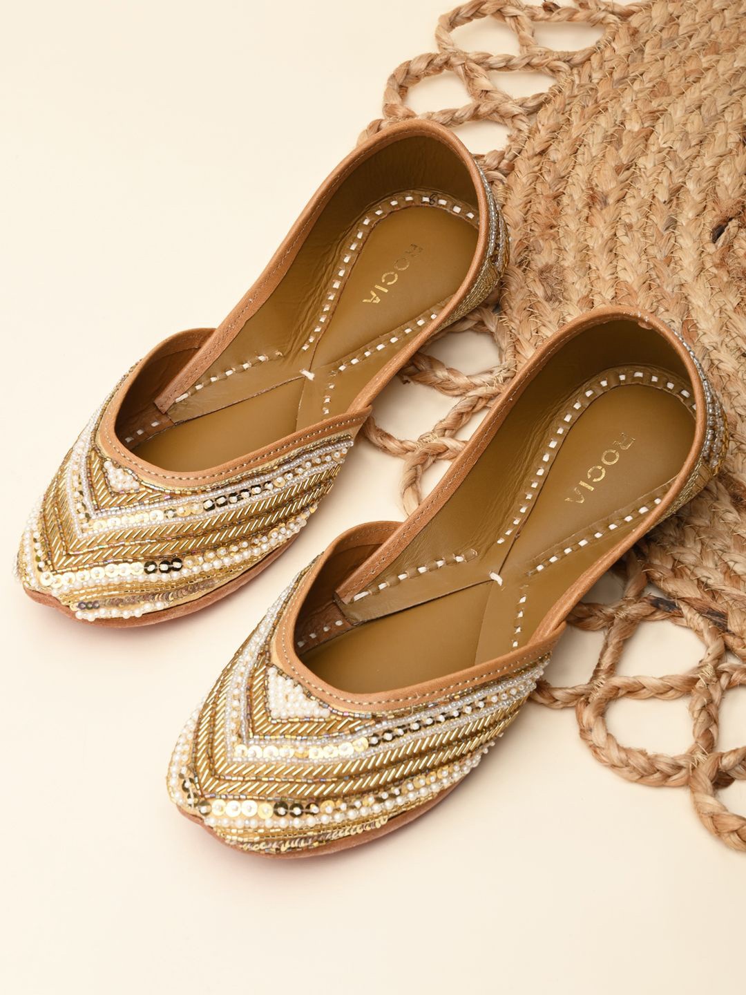 

Rocia Women Embellished Mojaris Flats, Gold