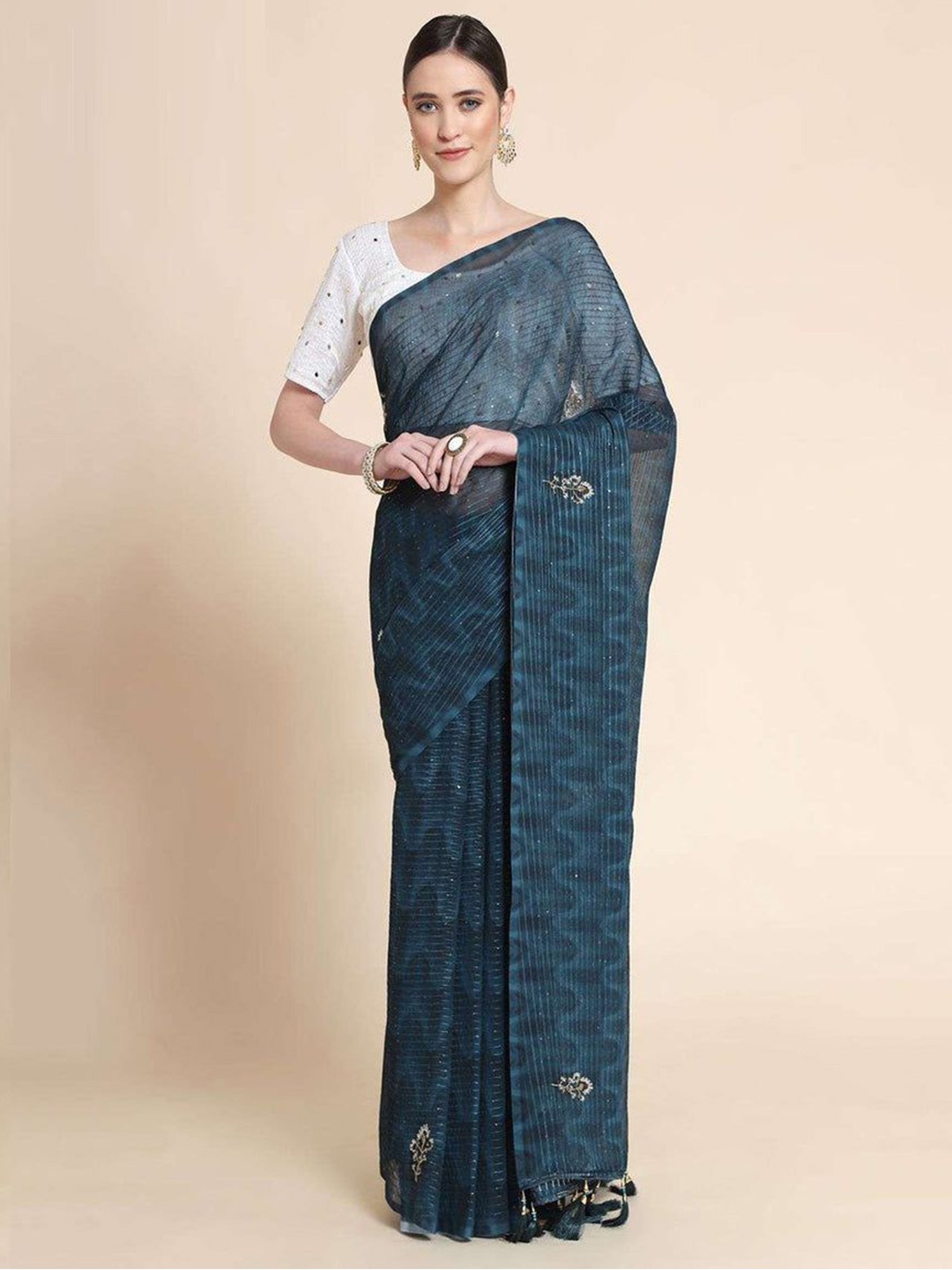 

Rujave Sequinned Pure Georgette Saree, Teal