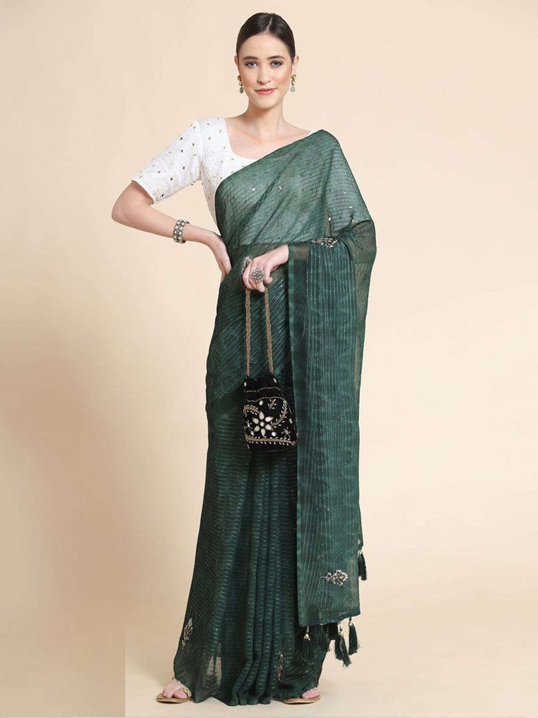 

Rujave Embellished Sequinned Pure Georgette Saree, Green