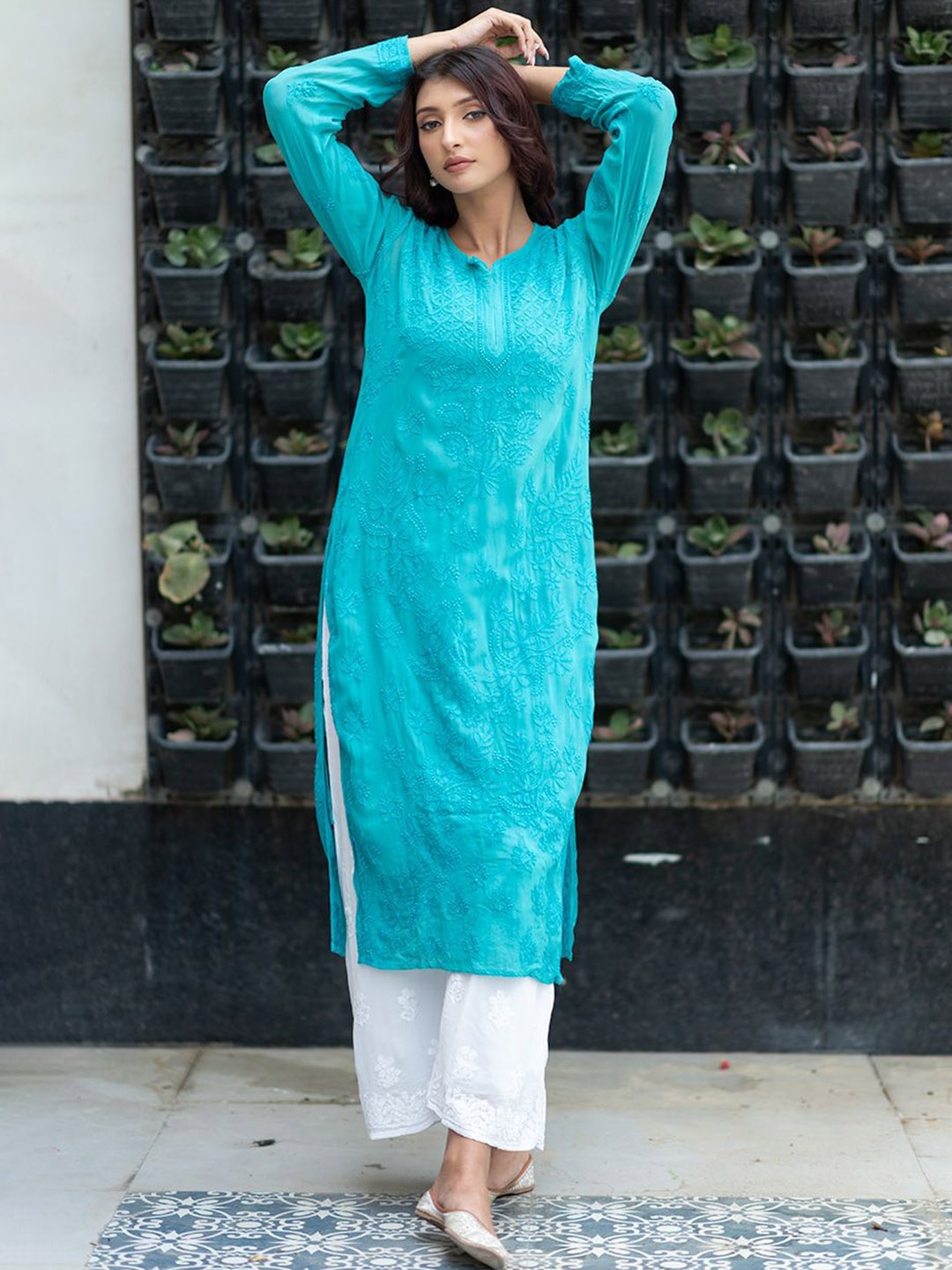 

Rangreza Ethnic Floral Embroidered Chikankari Georgette Straight Kurta With Inner, Blue