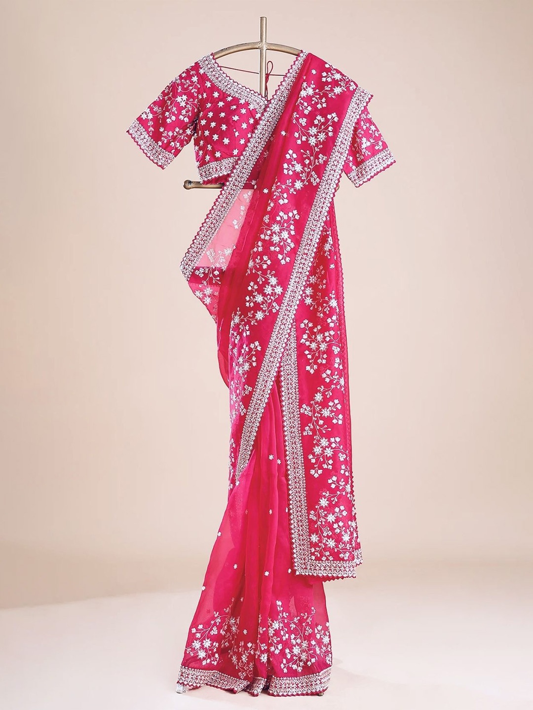 

Rujave Floral Embroidered Saree, Pink