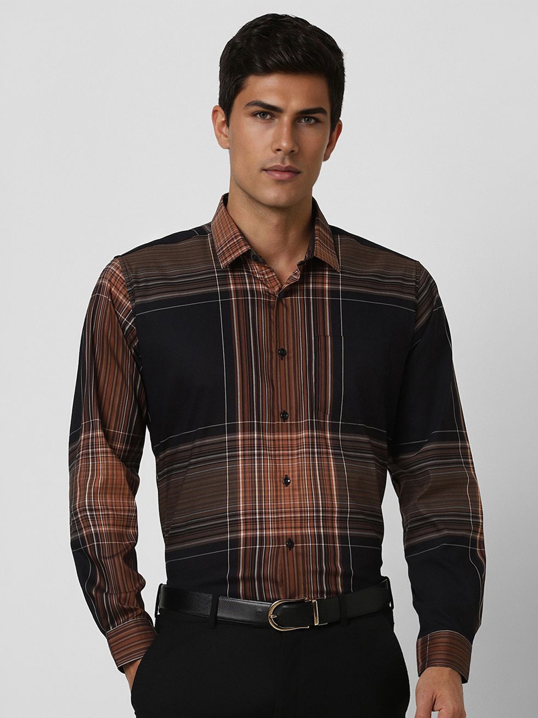 

Van Heusen Men Speread Collar Buffalo Checked Cotton Slim Fit Formal Shirt, Brown