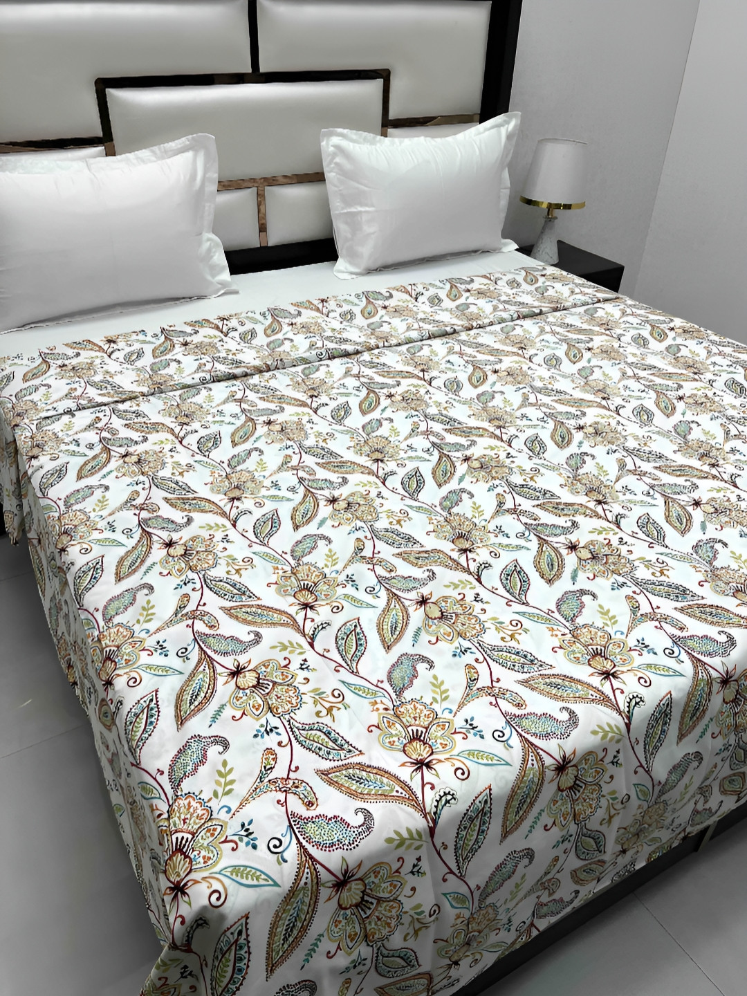 

Pure Decor Batik Guru White Floral Printed Pure Cotton Super King Duvet Cover with Zipper
