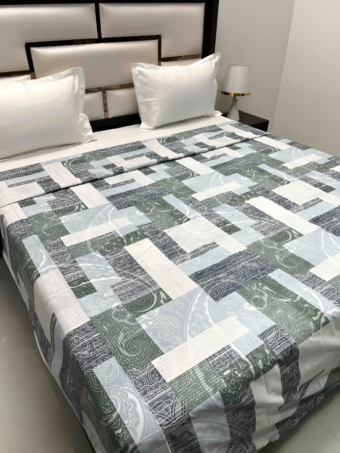 

Pure Decor Batik Guru Green & Grey Abstract Printed 350TC Cotton King Size Duvet Cover