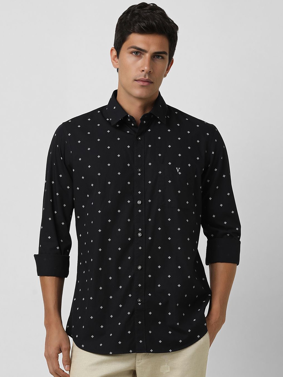 

Van Heusen Sport Men Conversational Printed Pure Cotton Casual Shirt, Black