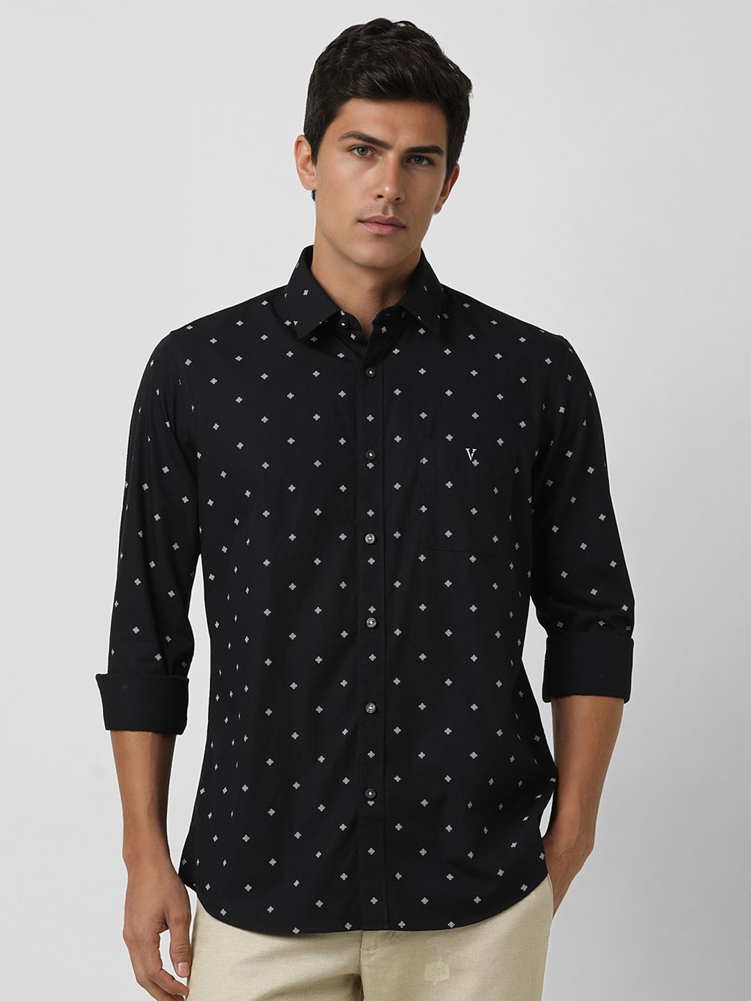 

Van Heusen Sport Men Slim Fit Micro Ditsy Printed Cotton Casual Shirt, Black