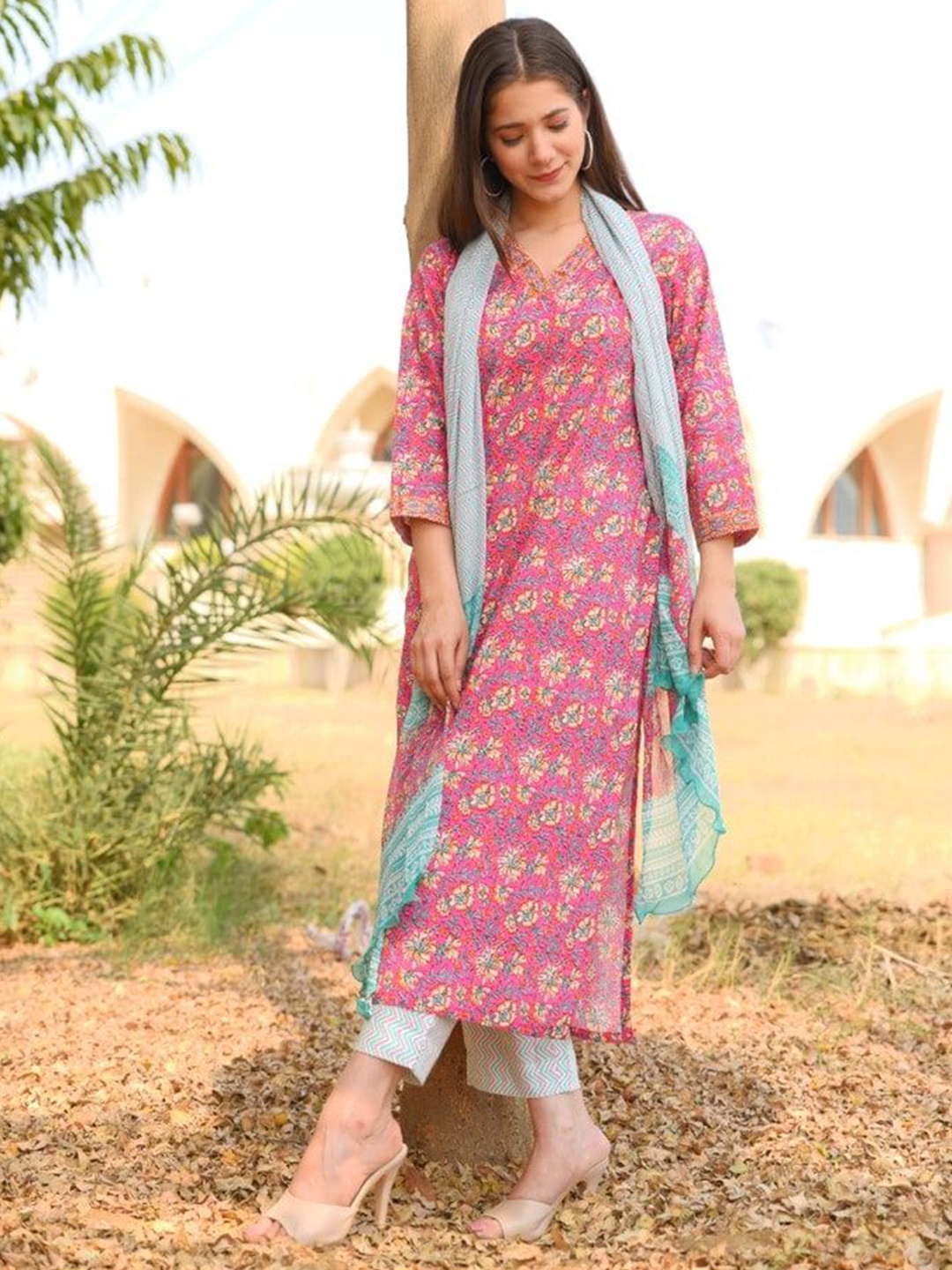 

DIMPLE DESIGN STUDIO Floral Printed Pure Cotton Kurta With Trousers & Dupatta, Pink
