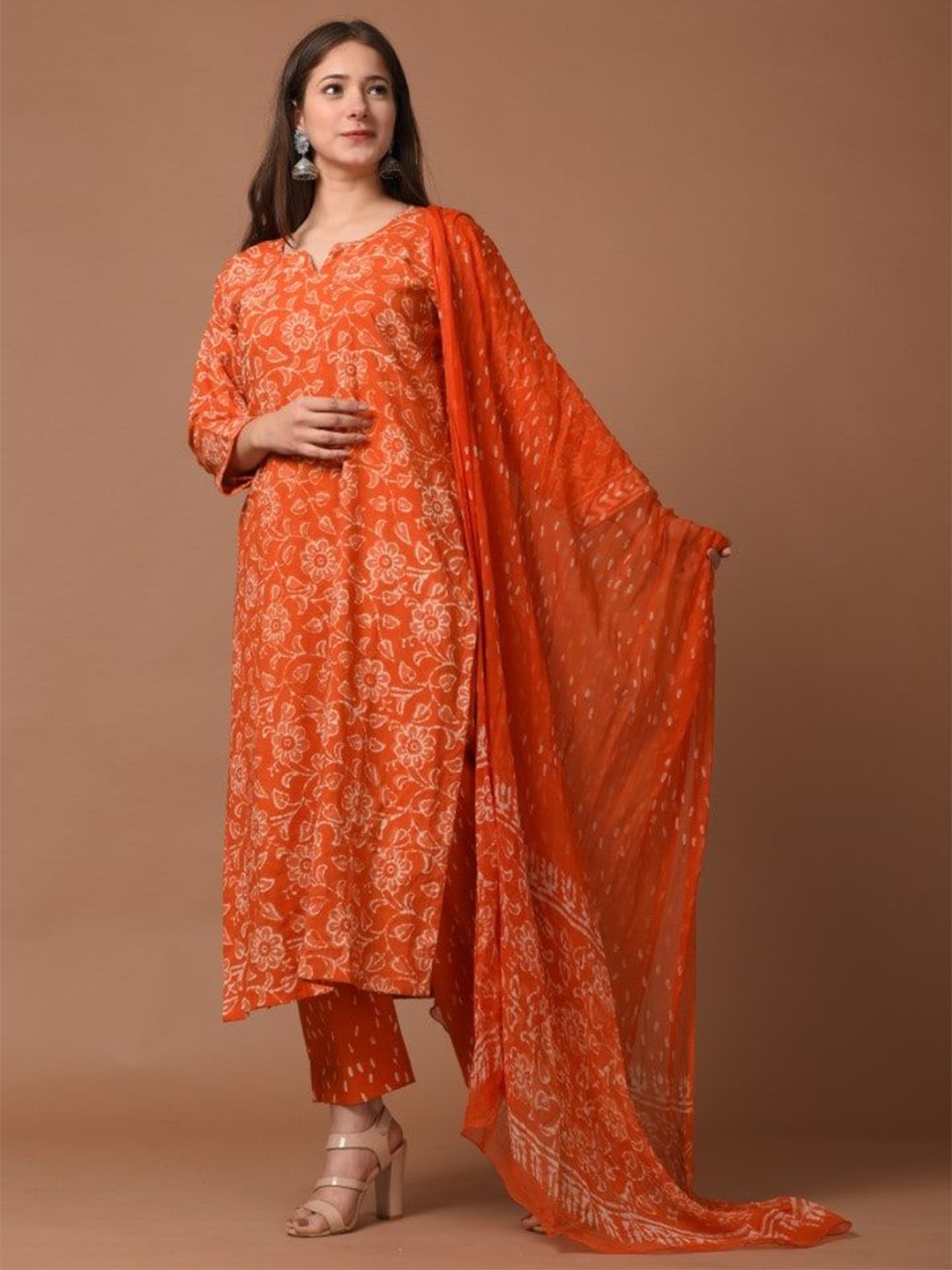 

DIMPLE DESIGN STUDIO Women Floral Printed Regular Pure Cotton Kurta with Pyjamas & Dupatta, Orange