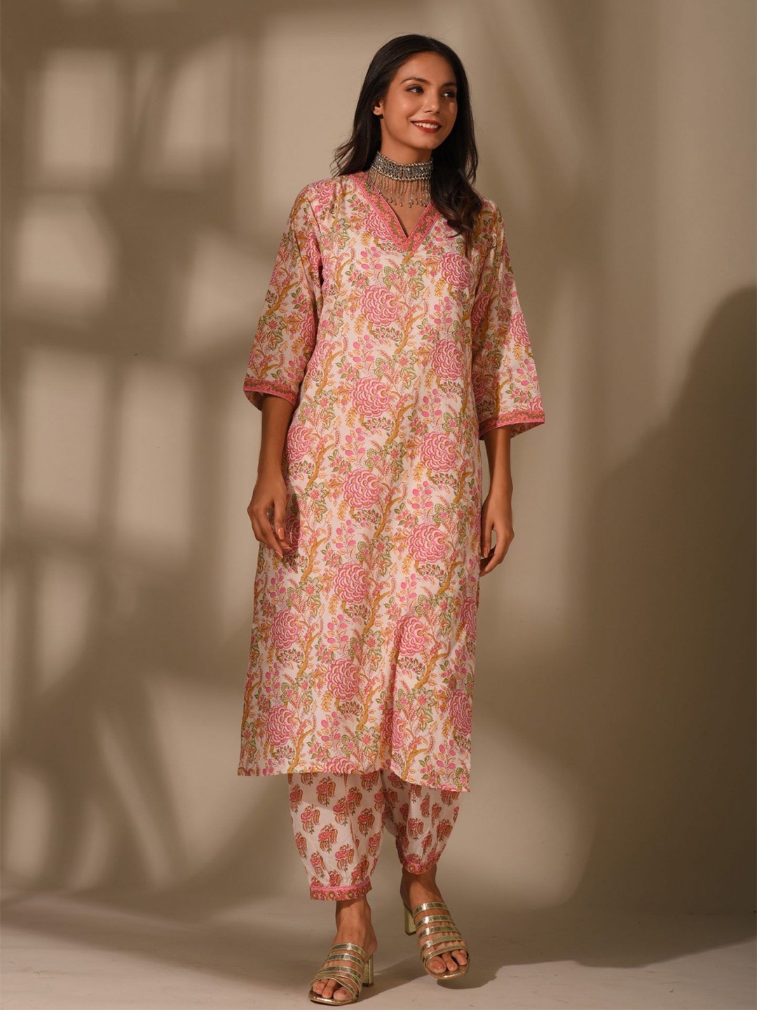 

DIMPLE DESIGN STUDIO Floral Printed Pure Cotton Straight Kurta With Salwar, Pink