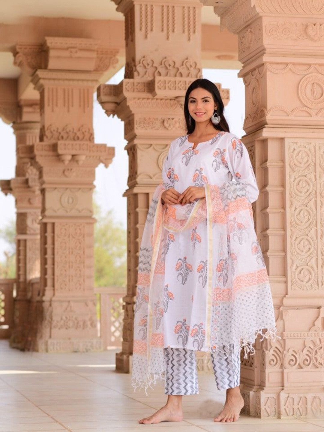 

DIMPLE DESIGN STUDIO Women Floral Printed Regular Pure Cotton Kurta With Trouser & Dupatta, Orange