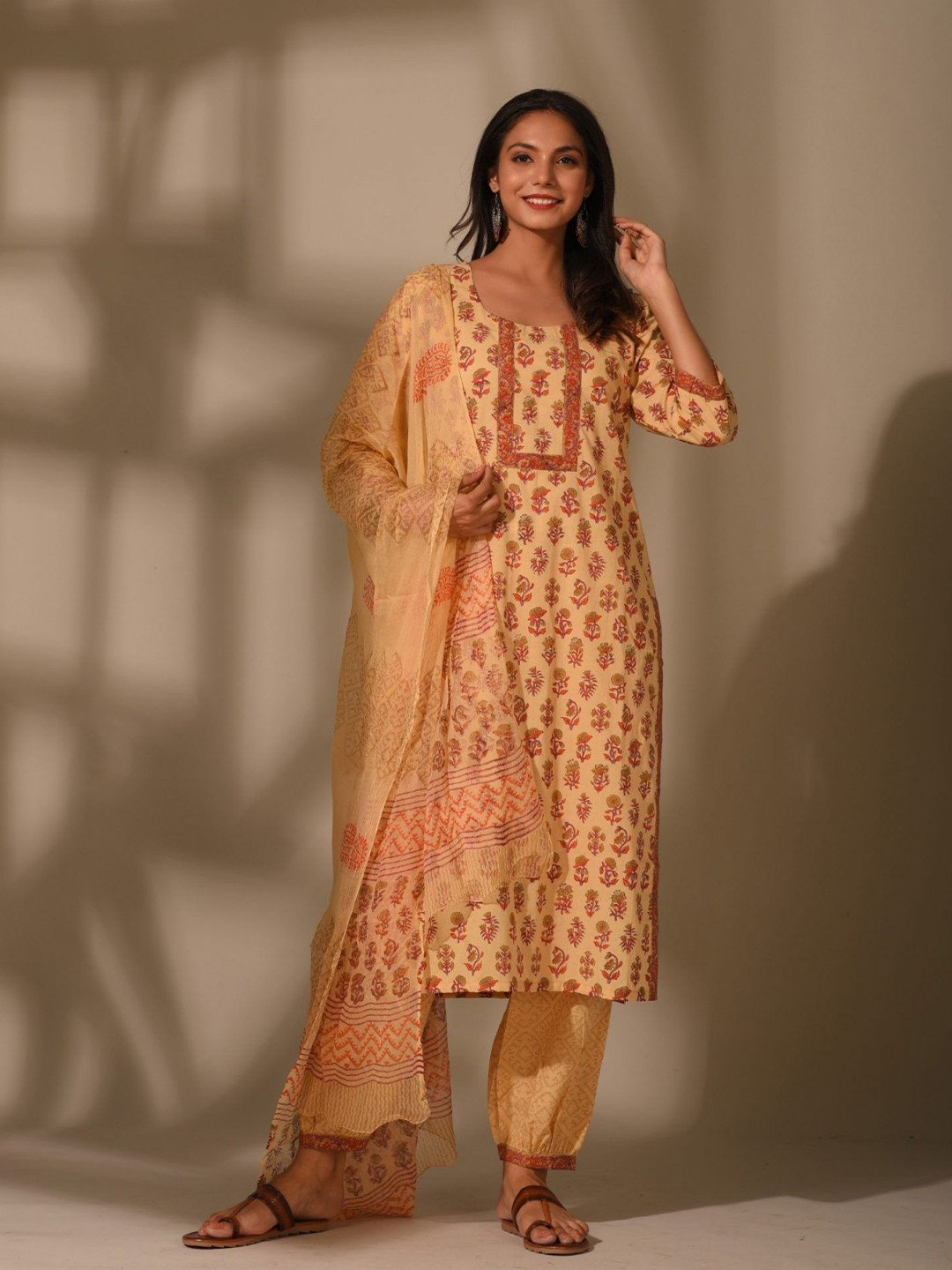 

DIMPLE DESIGN STUDIO Women Floral Printed Regular Pure Cotton Kurta with Salwar & Dupatta, Orange