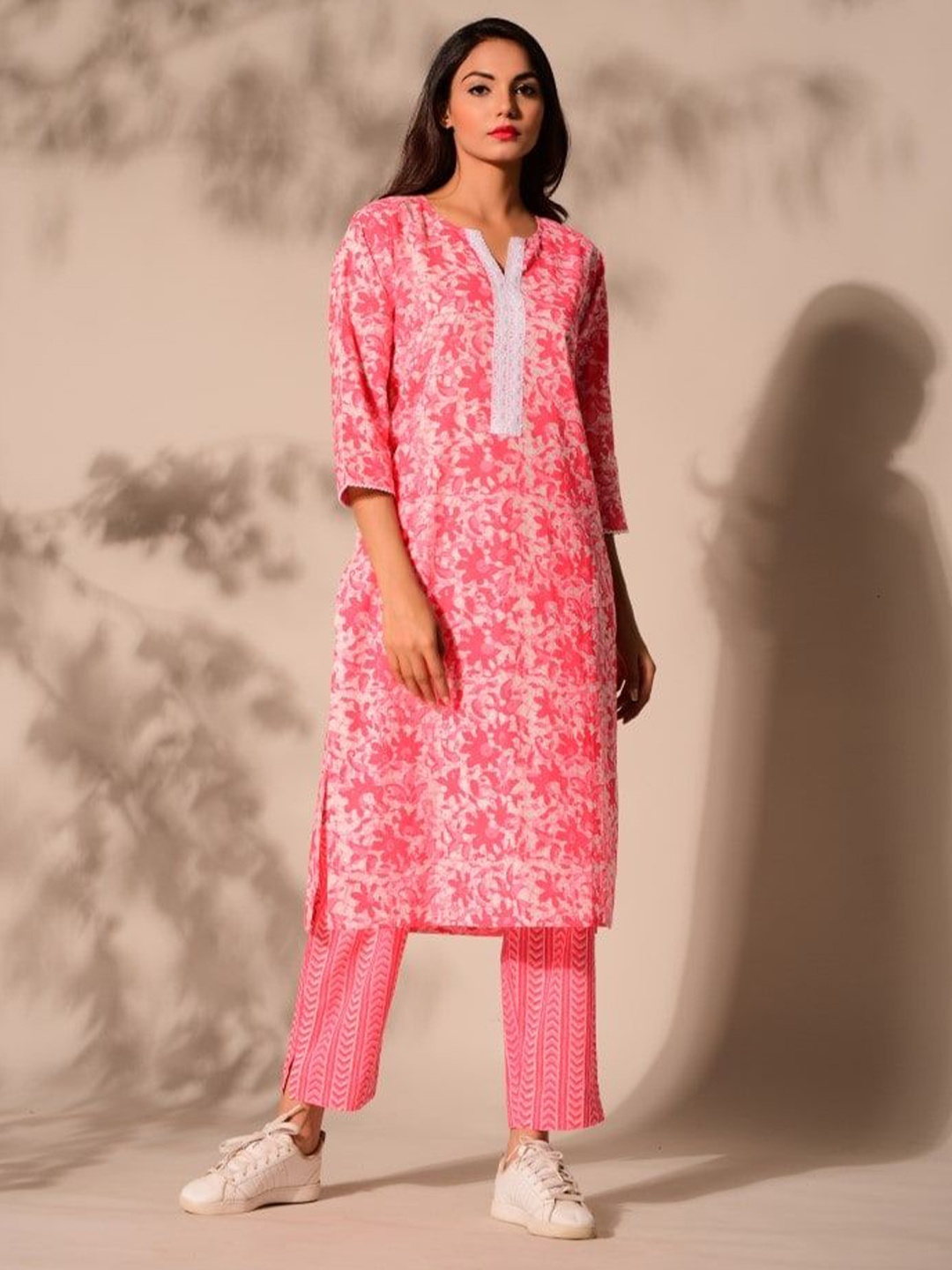 DIMPLE DESIGN STUDIO Women Floral Printed Thread Work Pure Cotton Kurta with Palazzos, Pink