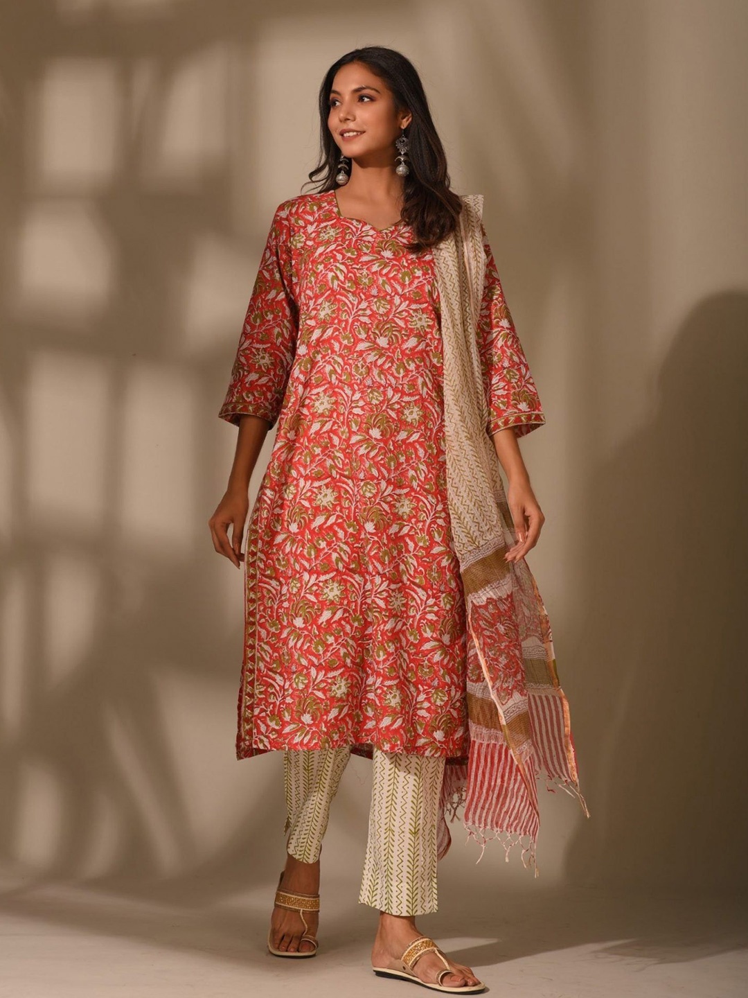 

DIMPLE DESIGN STUDIO Floral Printed Pure Cotton Straight Kurta With Trousers & Dupatta, Red