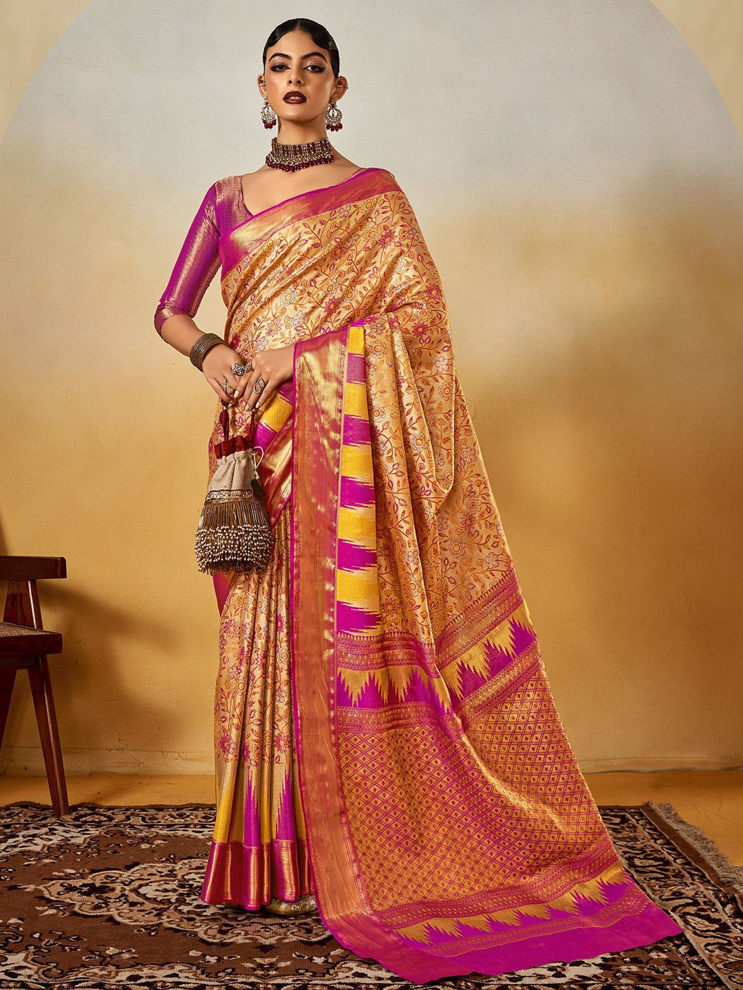 

Ishin Woven Design Zari Saree, Pink