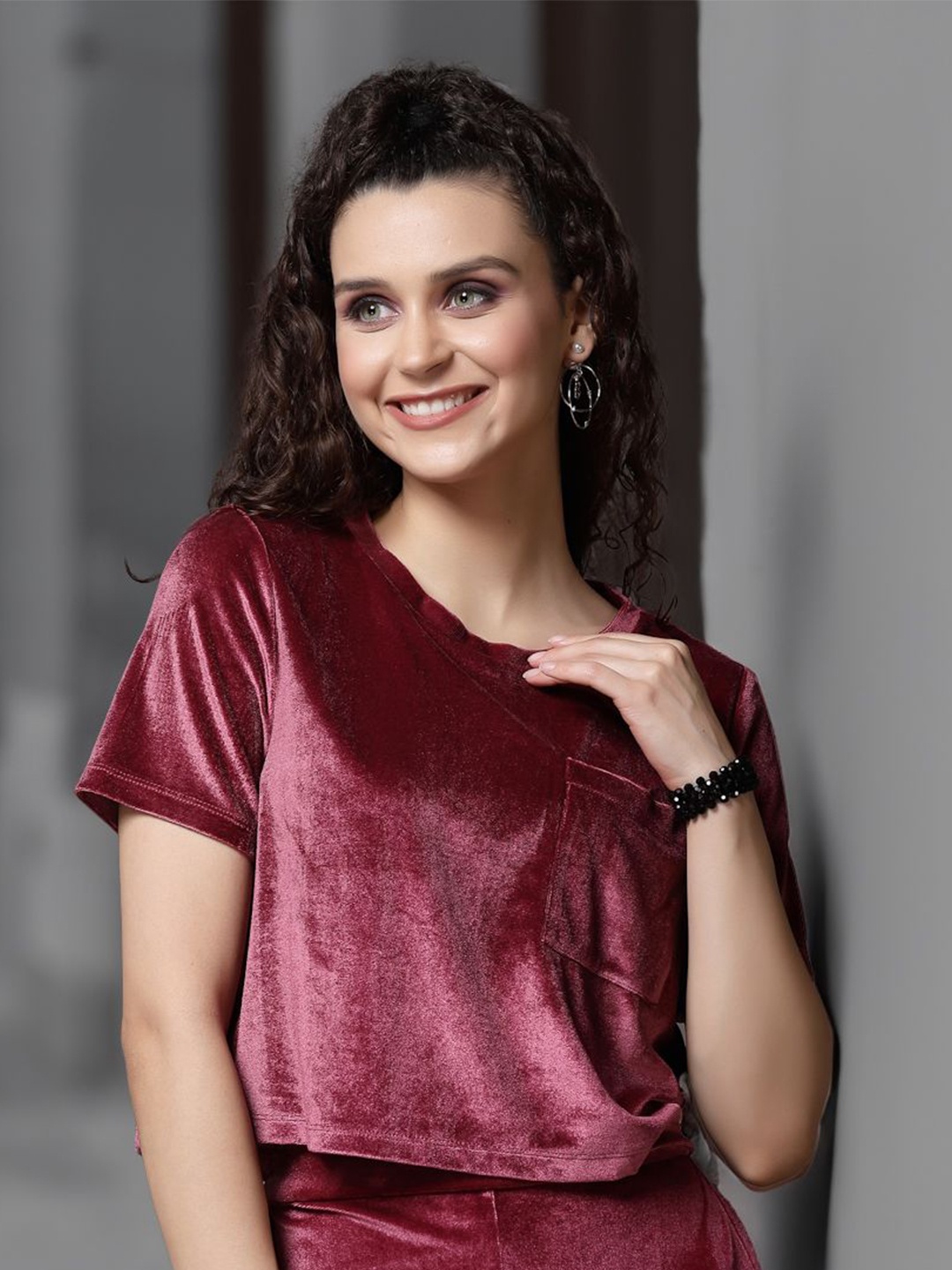 

STYLECAST X KASSUALLY Round Neck Velvet Crop Top, Burgundy