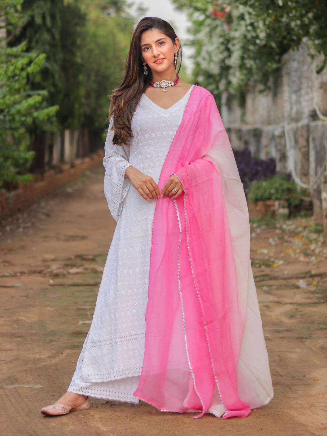 

DIMPLE DESIGN STUDIO Floral Embroidered Chikankari Pure Cotton Kurta & Palazzos & Dupatta, White