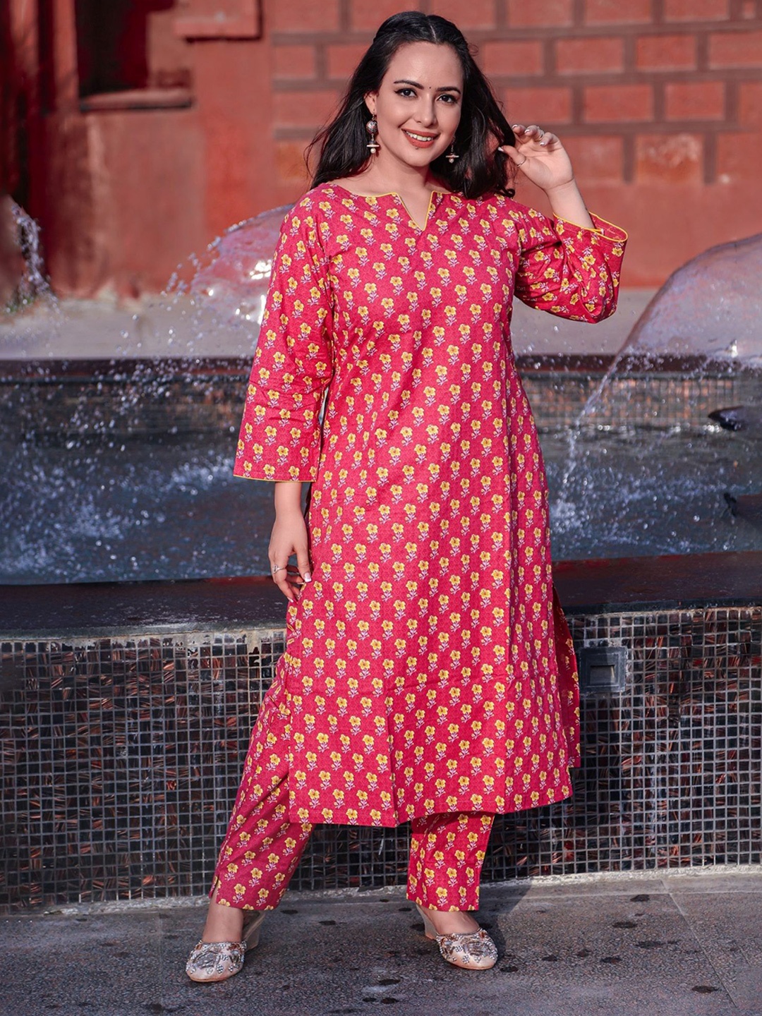 

DIMPLE DESIGN STUDIO Floral Printed Pure Cotton Straight Kurta With Trousers, Red