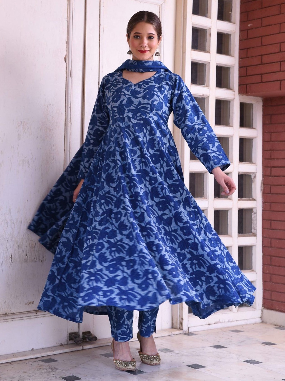 

DIMPLE DESIGN STUDIO Floral Printed Pure Cotton Anarkali Kurta with Trouser & Dupatta, Blue