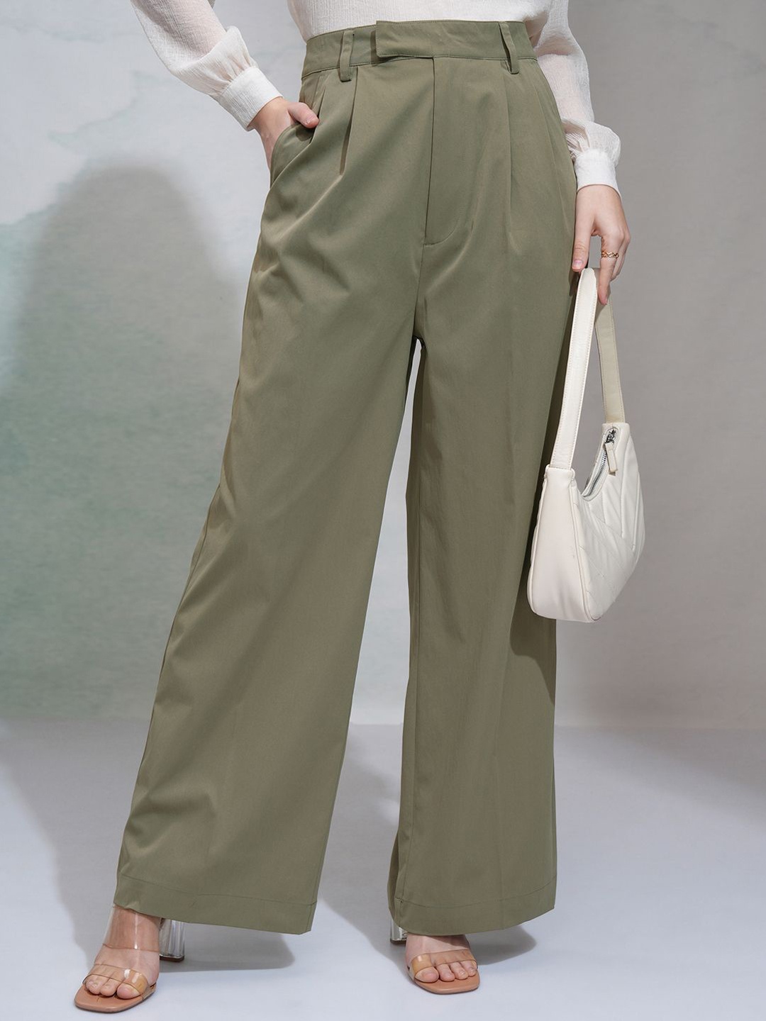 

Chic BY Tokyo Talkies Women Straight Pant With Back Flap Pockets, Green