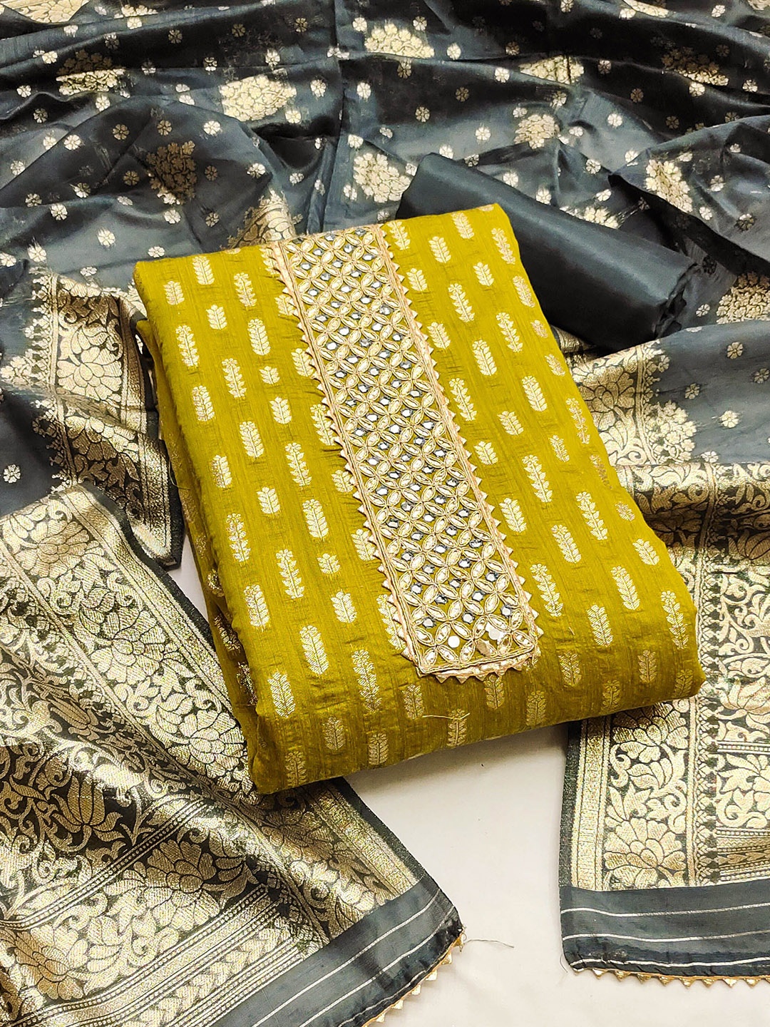 

Maroosh Floral Woven Design Unstitched Dress Material, Yellow