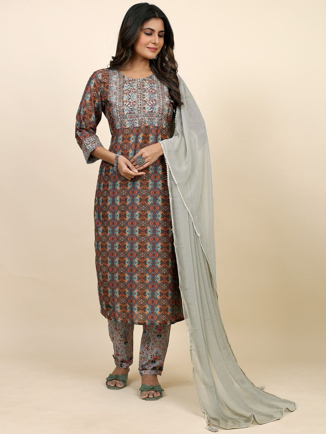 

SARRAS Geometric Printed Thread Work Pure Cotton Kurta With Trousers & Dupatta, Brown