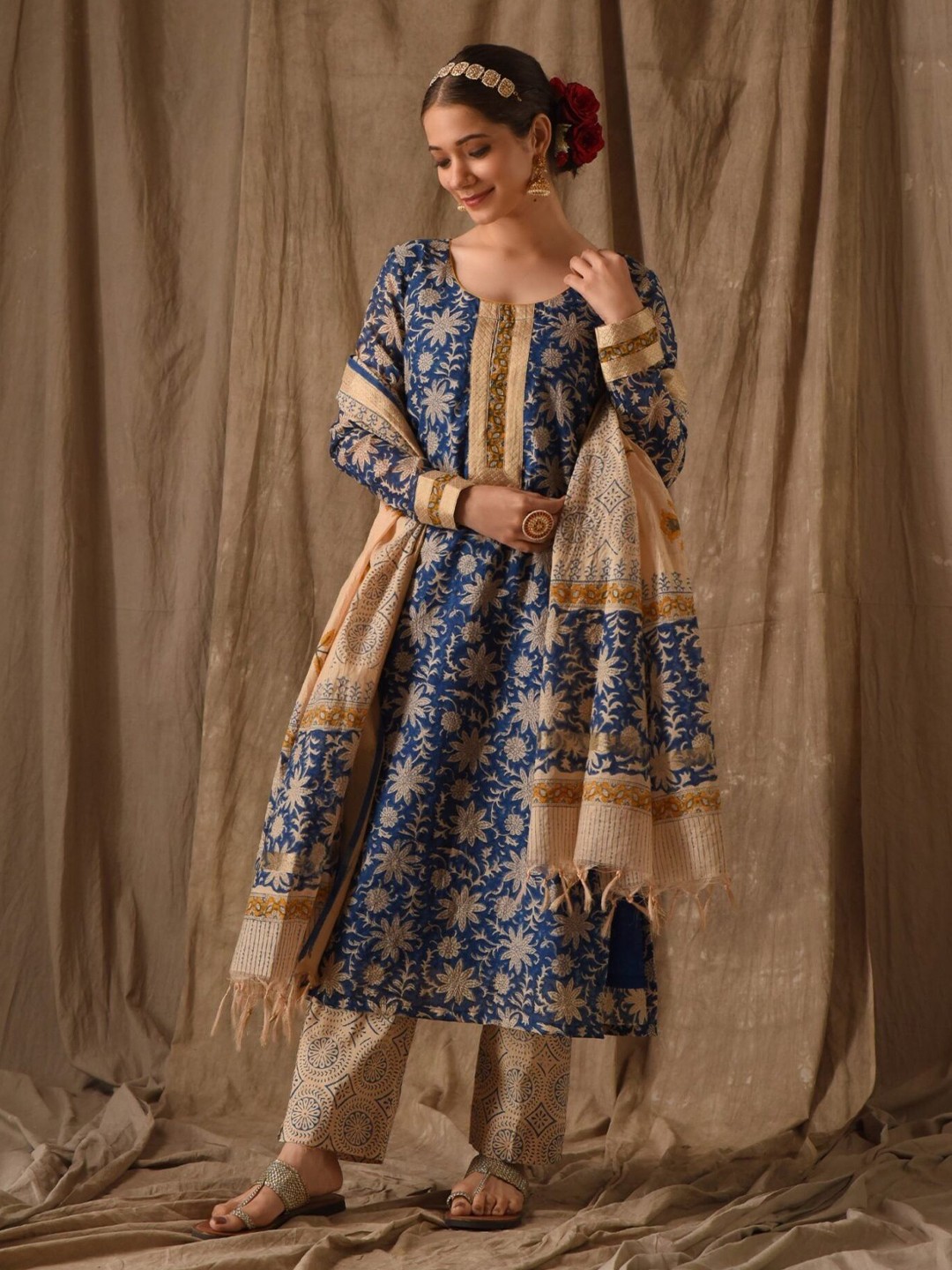 

DIMPLE DESIGN STUDIO Floral Printed Chanderi Cotton Straight Kurta With Trousers & Dupatta, Blue