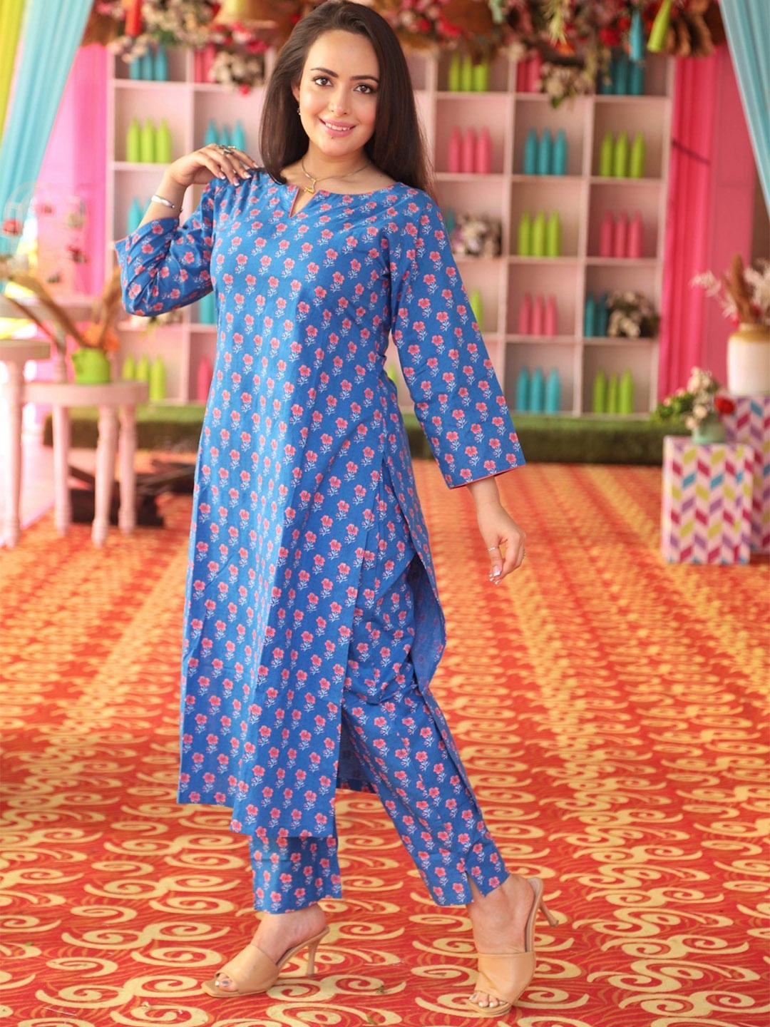 

DIMPLE DESIGN STUDIO Women Floral Printed Regular Pure Cotton Kurta with Pyjamas, Blue